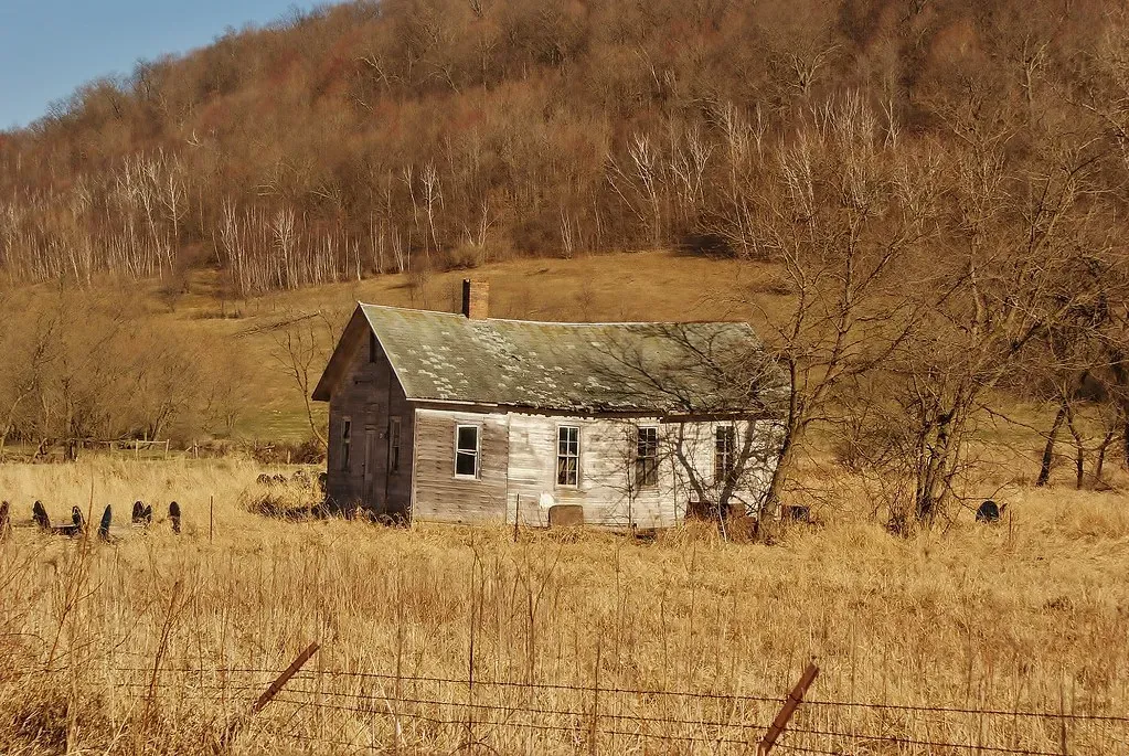 A Growing Trend: The Rural Retreat Goes Mainstream (chumlee10, Flickr, CC BY-SA 2.0)