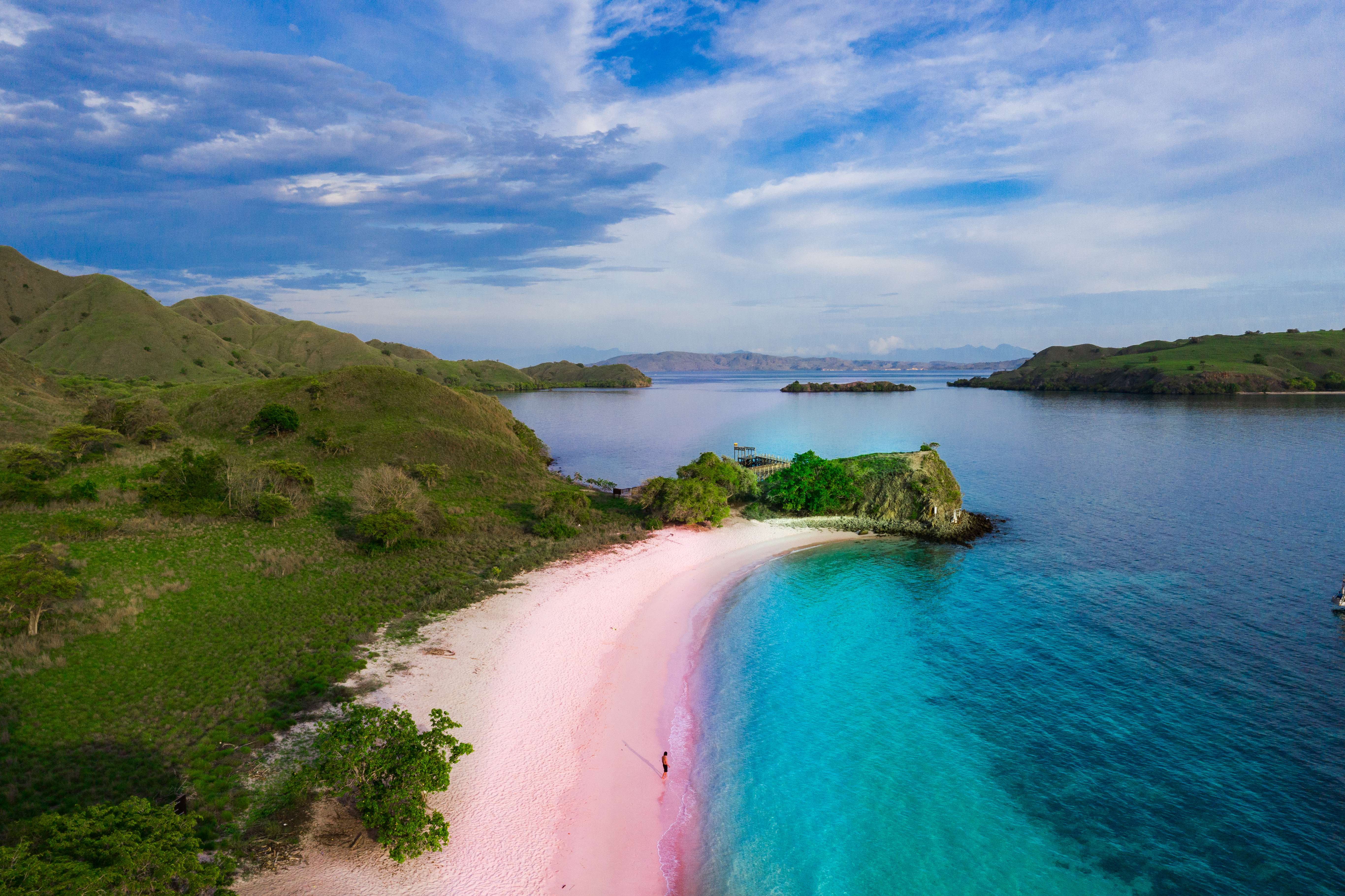 Bermuda: Pink Sands and British Charm (Image Credits: Shutterstock)