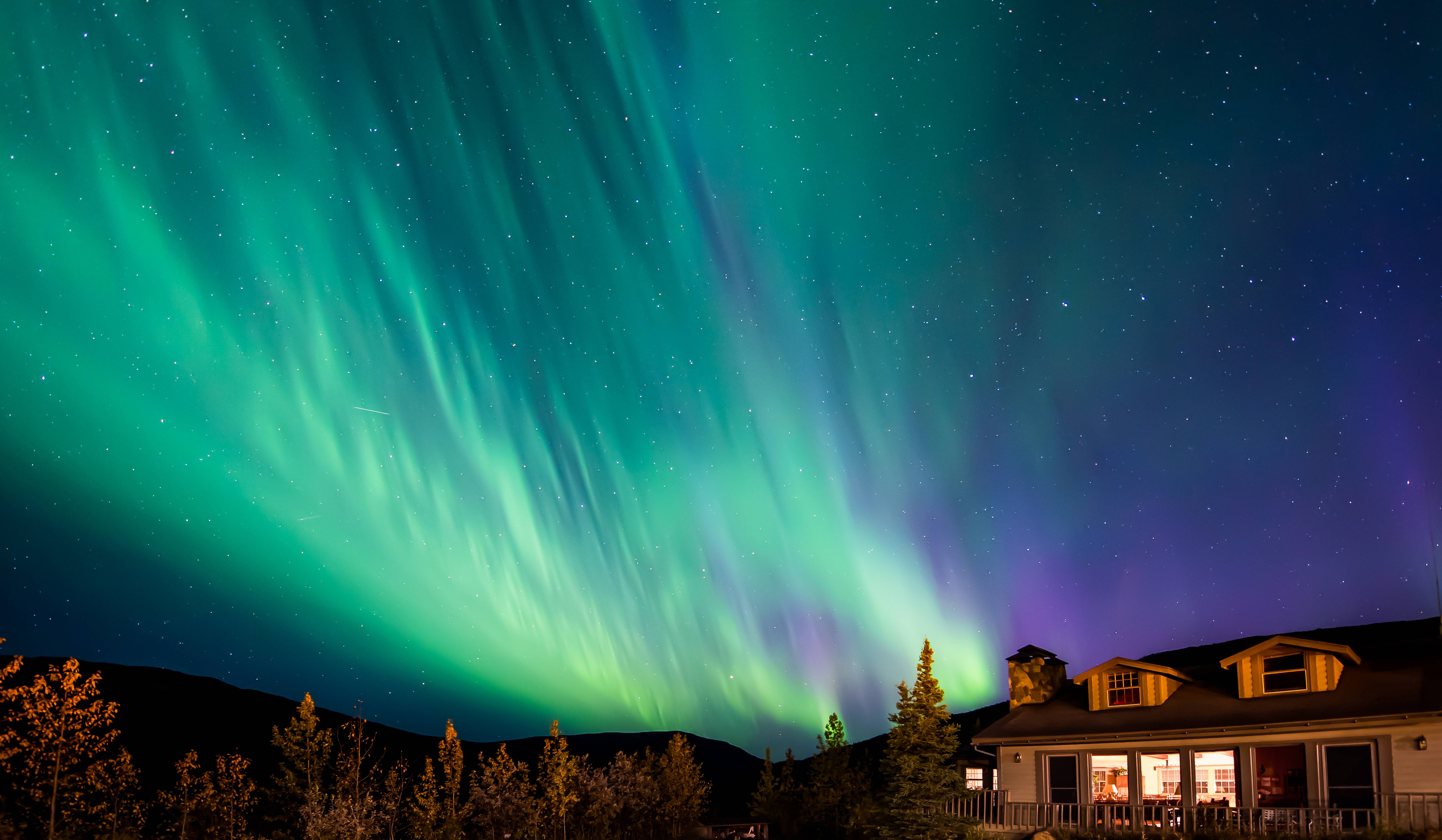 Denali National Park, Alaska: Wilderness Aurora Theater (Image Credits: Shutterstock)