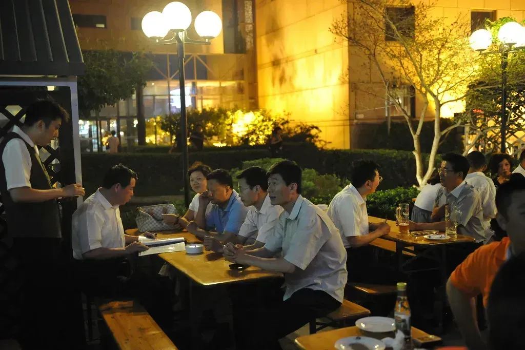 Dining and Daily Costs: The Bill That Keeps Growing (BillHoller, Flickr, CC BY-SA 2.0)