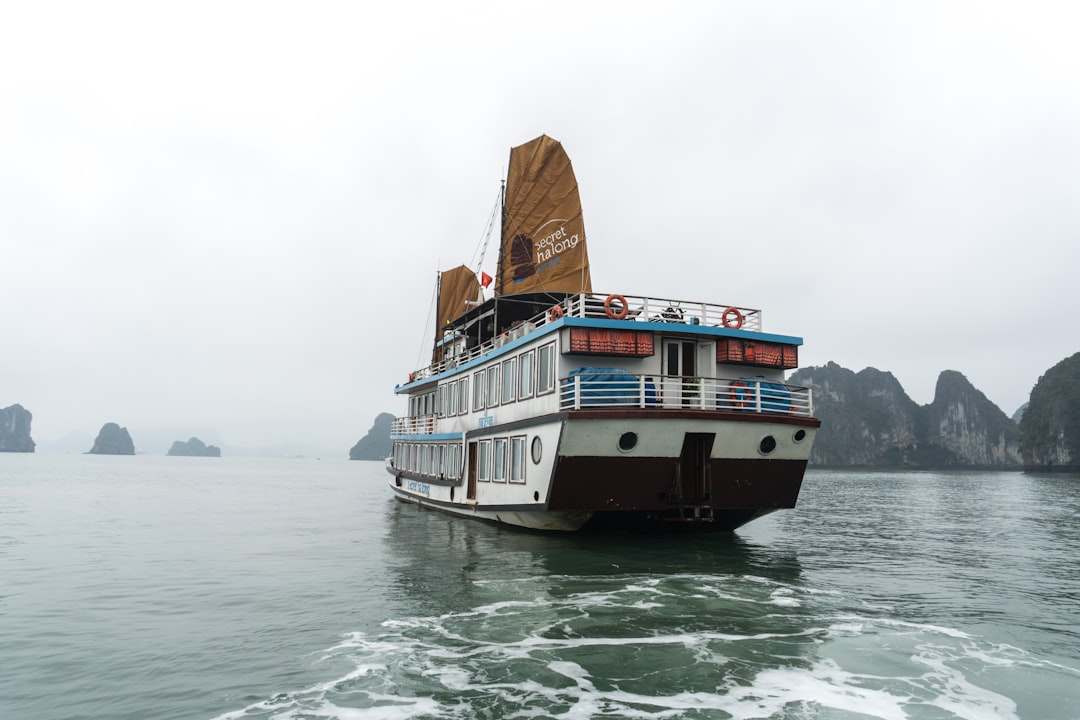 Ha Long Bay, Vietnam (Image Credits: Unsplash)