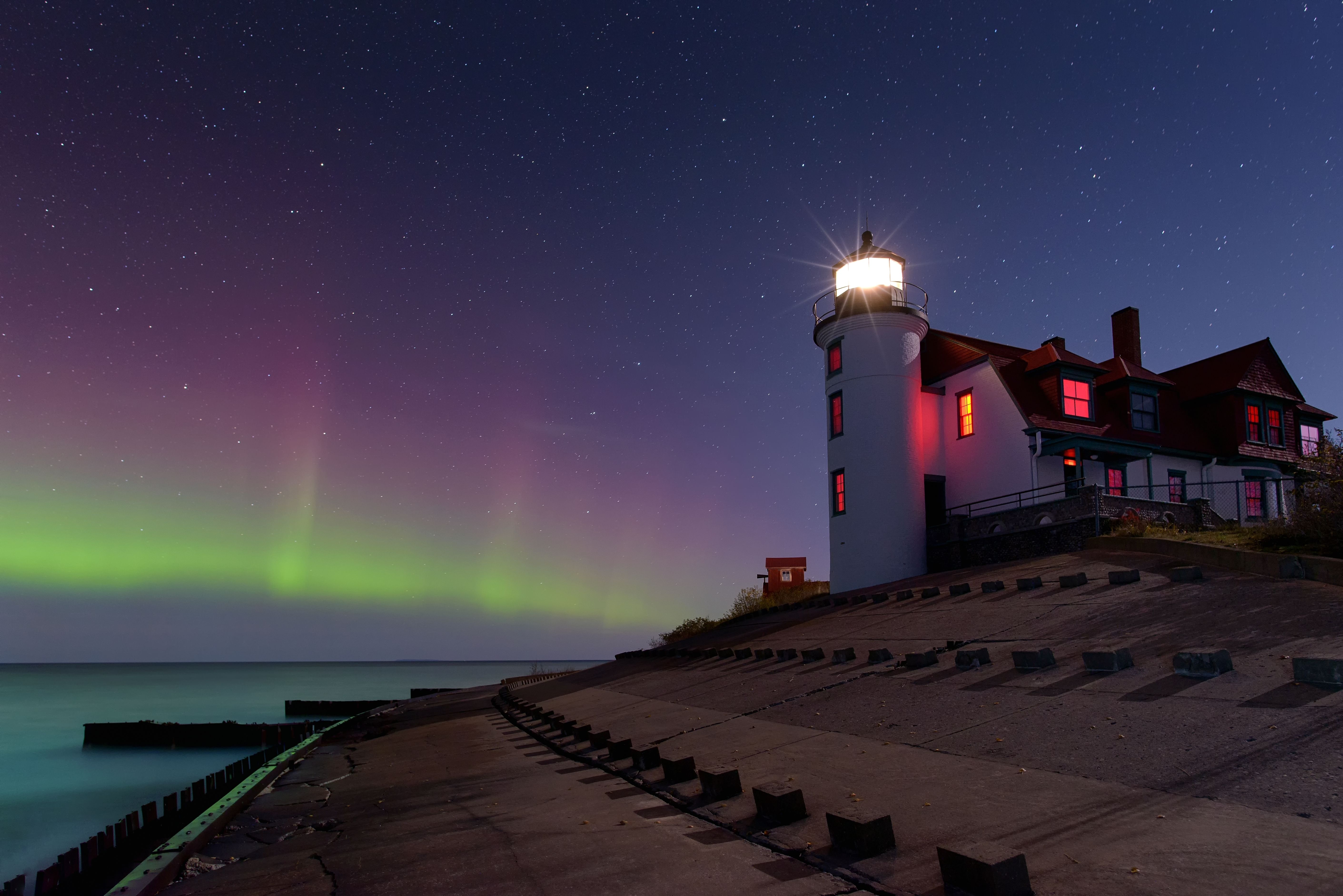 Upper Peninsula Michigan: Great Lakes Aurora Haven (Image Credits: Shutterstock)