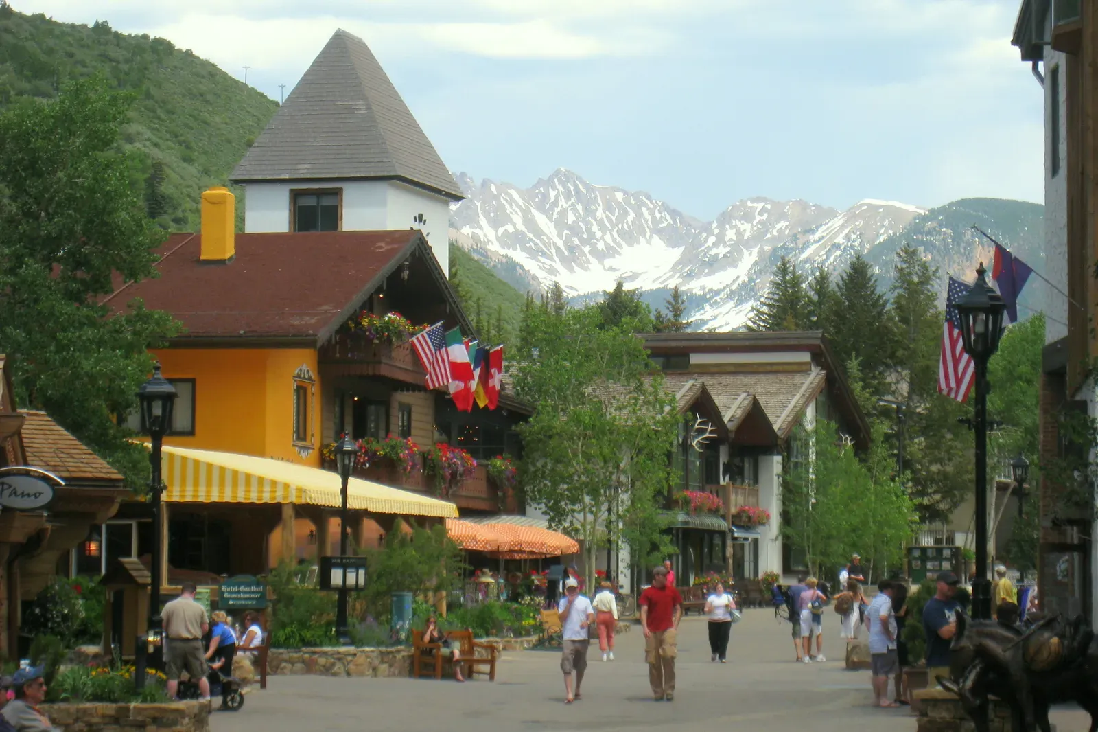 Vail and New Haven Surprise as Trending U.S. Spots (Image Credits: Wikimedia)