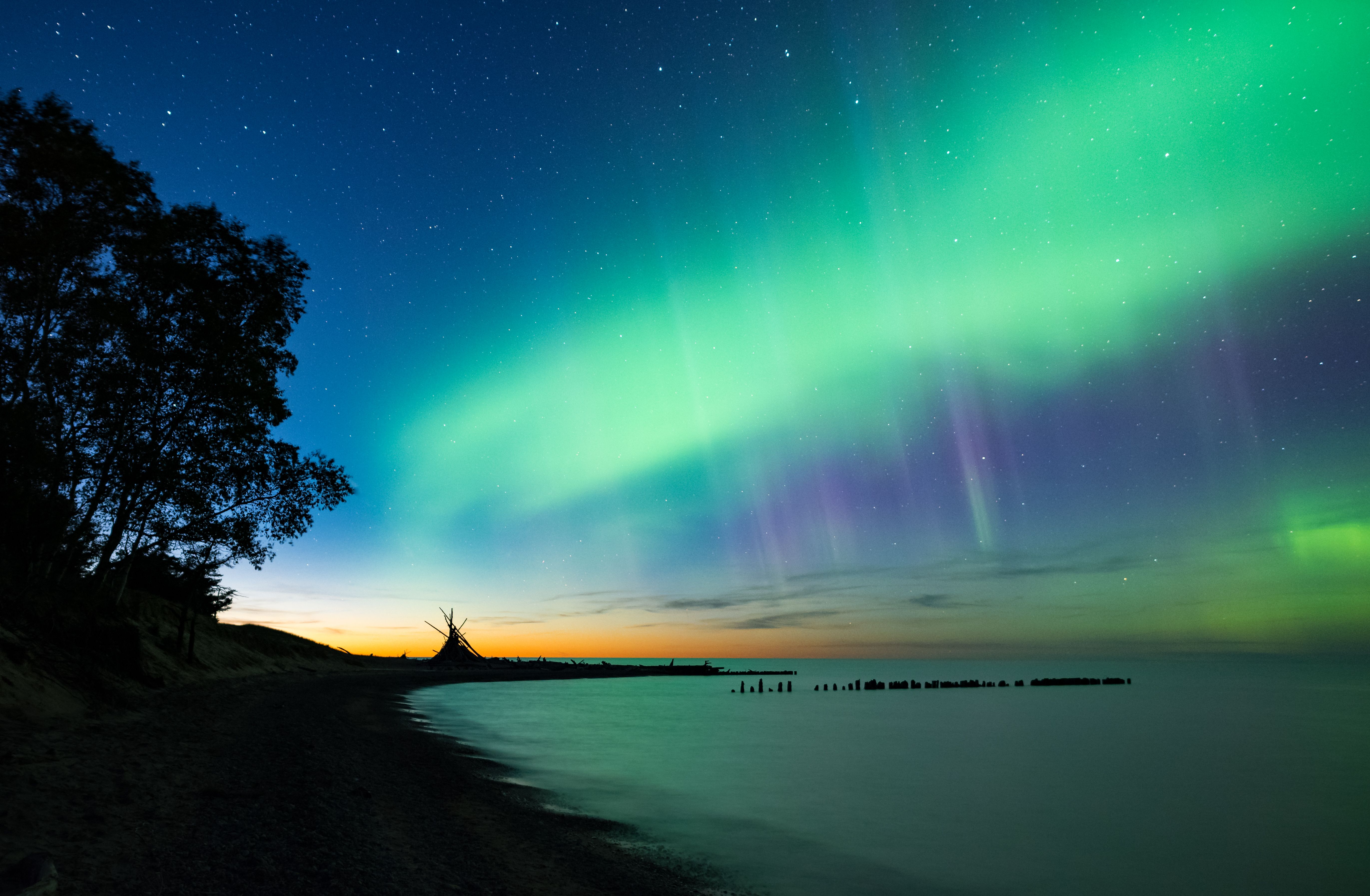 Cook County, Minnesota: Superior Aurora Reflections (Image Credits: Shutterstock)