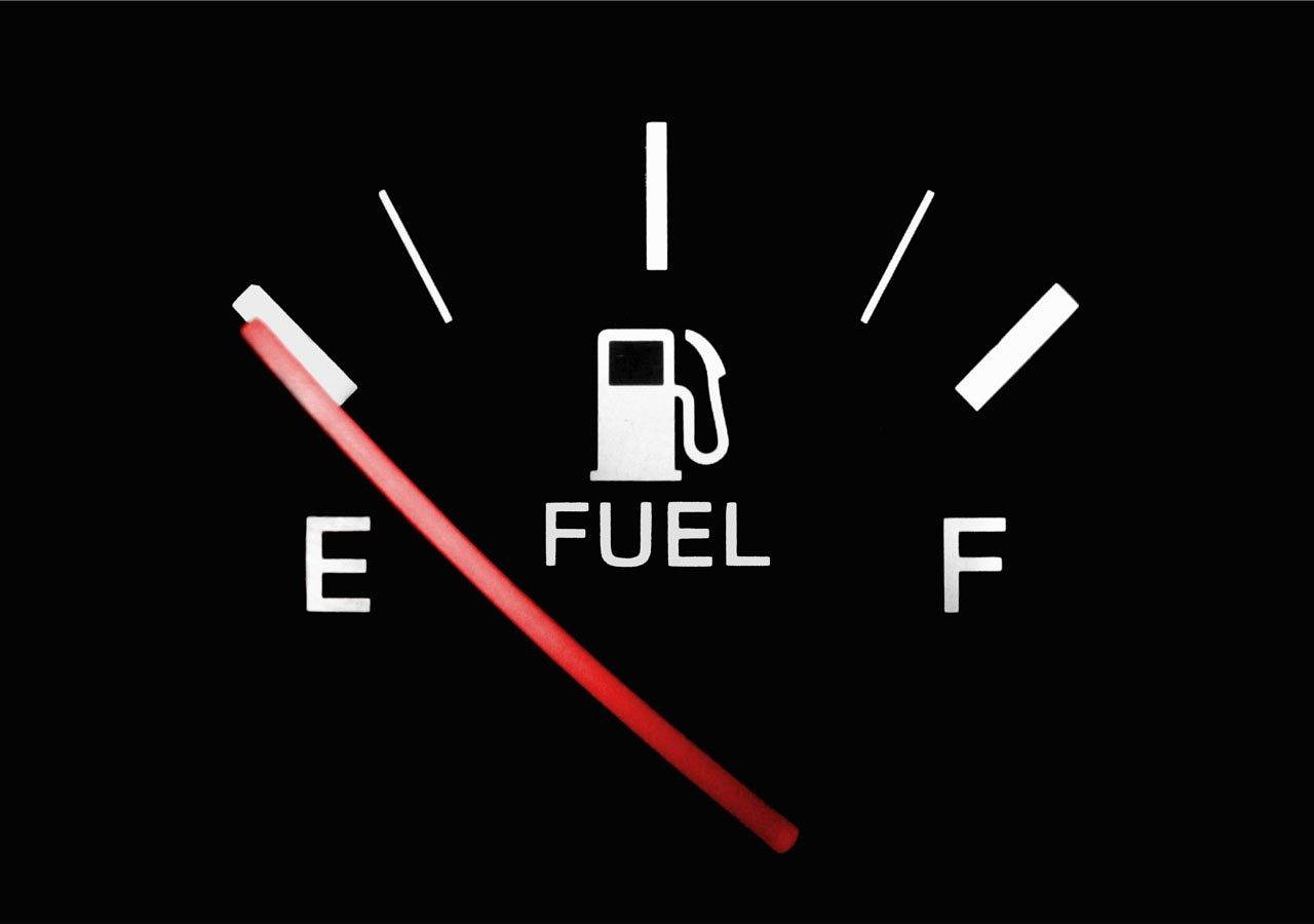 Ignoring the Fuel Policy and Running Out of Gas (image credits: pixabay)