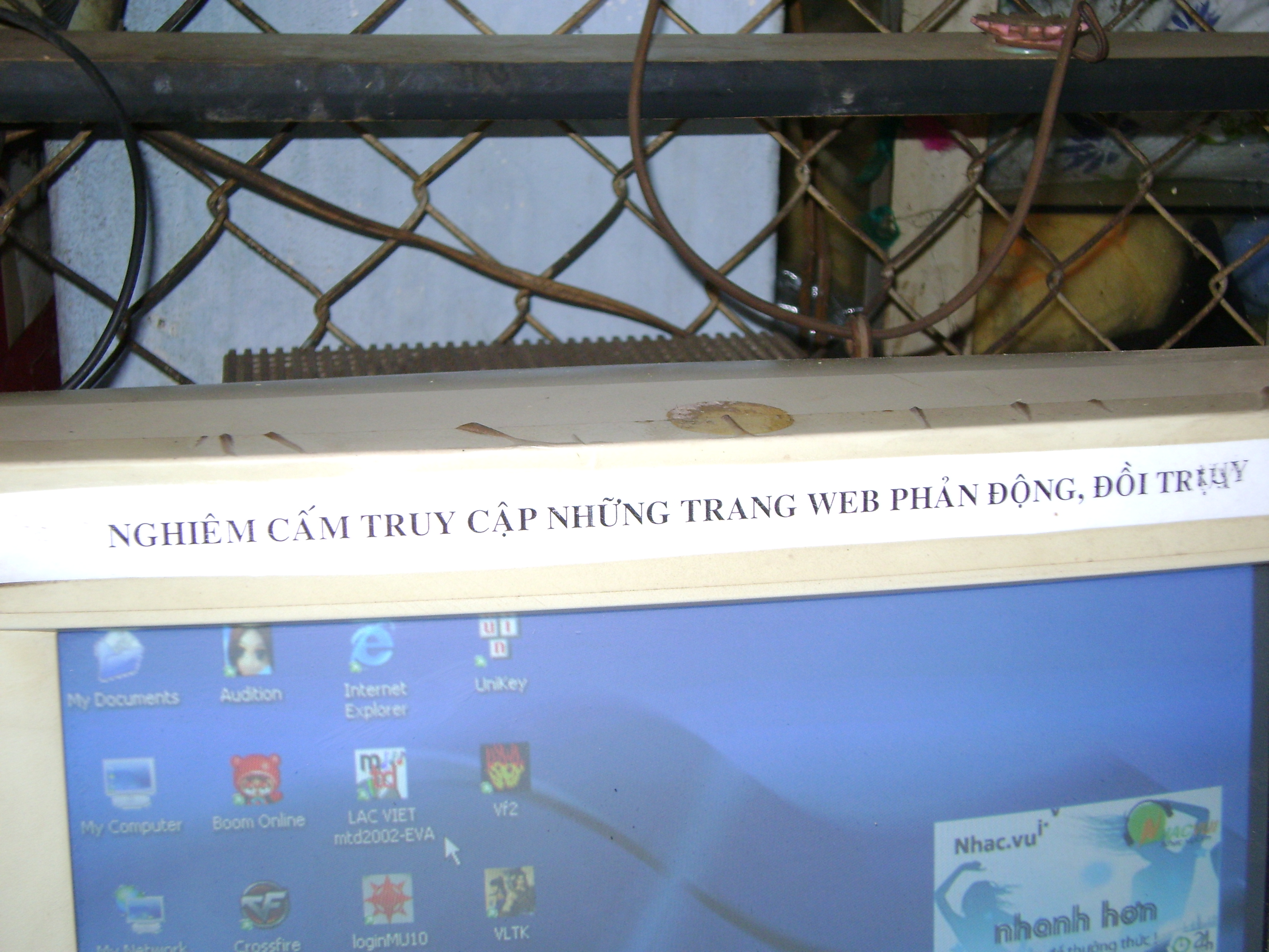Vietnam: Cracking Down on Dissent, Online and Off (image credits: wikimedia)