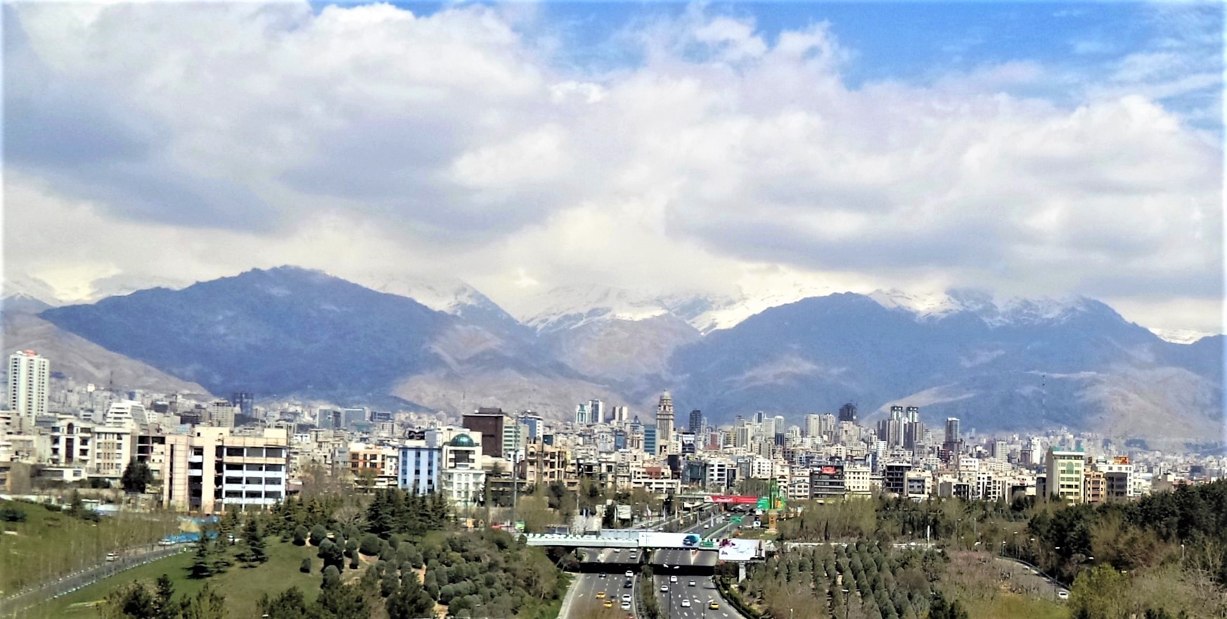 Iran Contrasts and Caution (image credits: wikimedia)