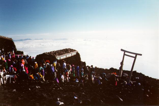 Mount Fuji, Japan: Crowds, Chaos, and Climatic Risks (image credits: wikimedia)