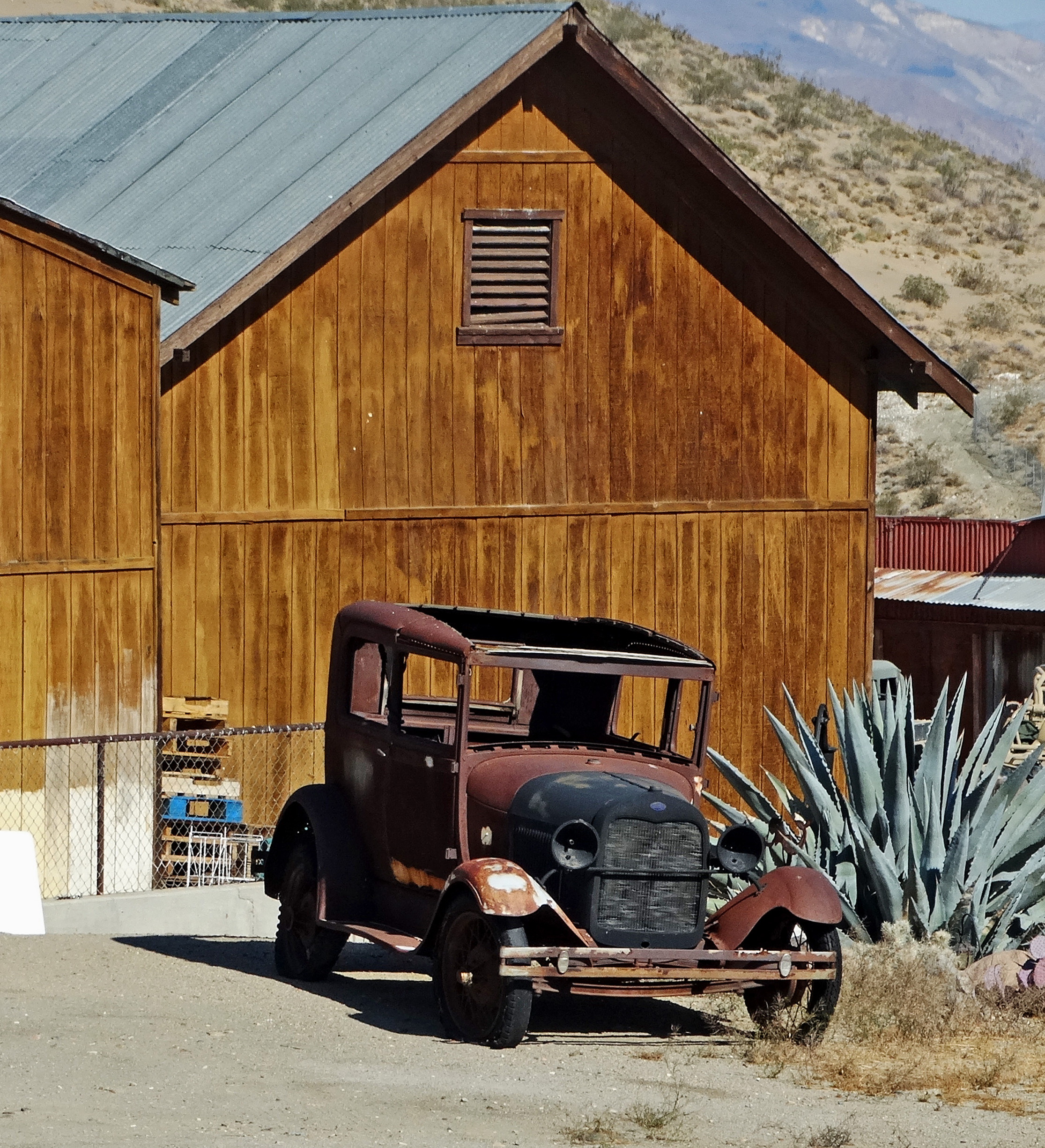 The Ghost Towns and Empty Roads (image credits: wikimedia)