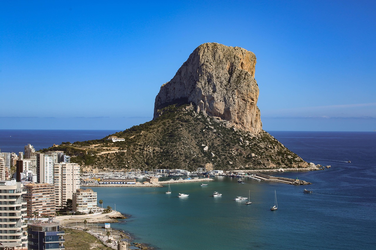 Spain: A Fiesta of Colors and Flavors (image credits: pixabay)
