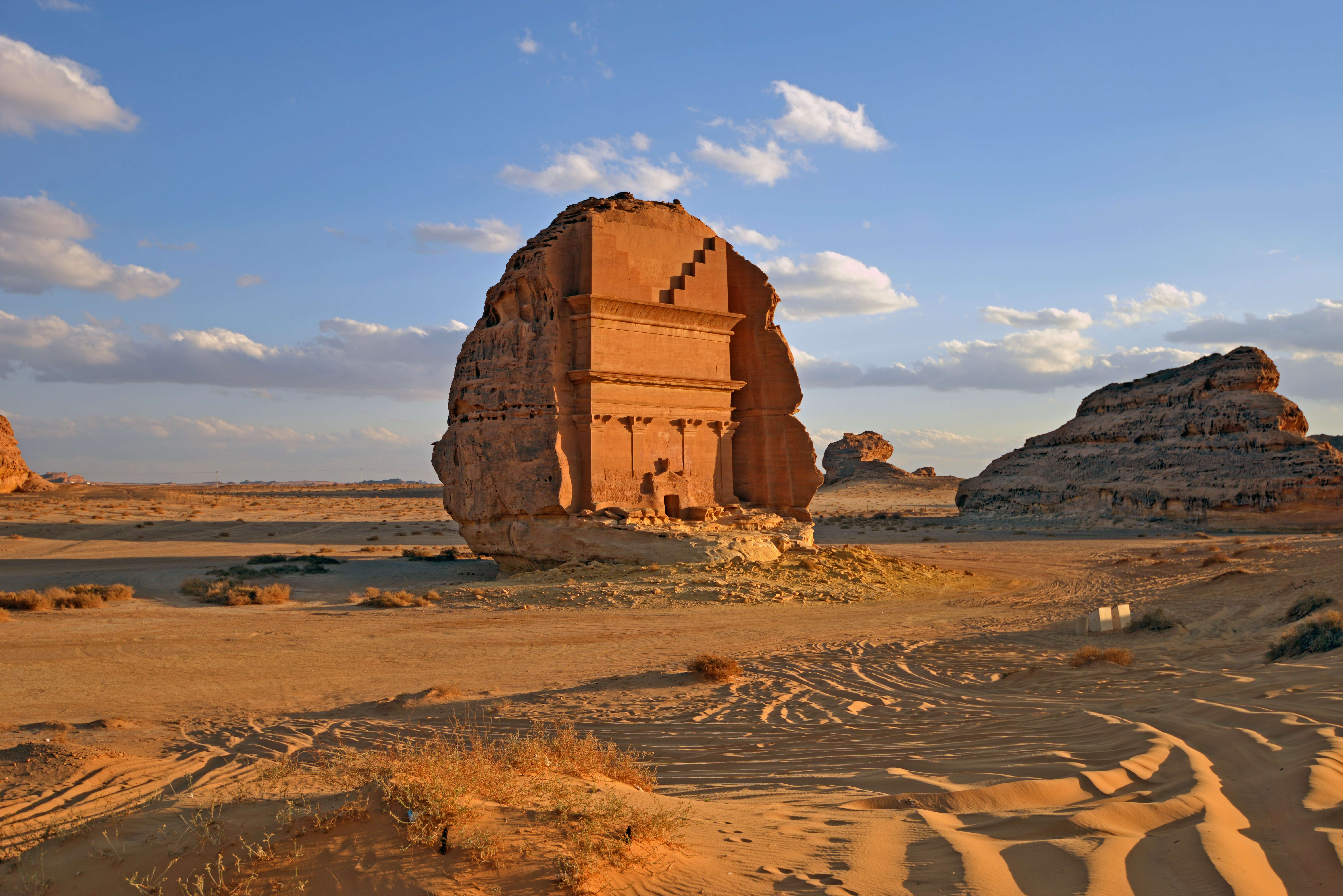 Architectural Wonders: The Tombs of Madain Saleh (image credits: wikimedia)