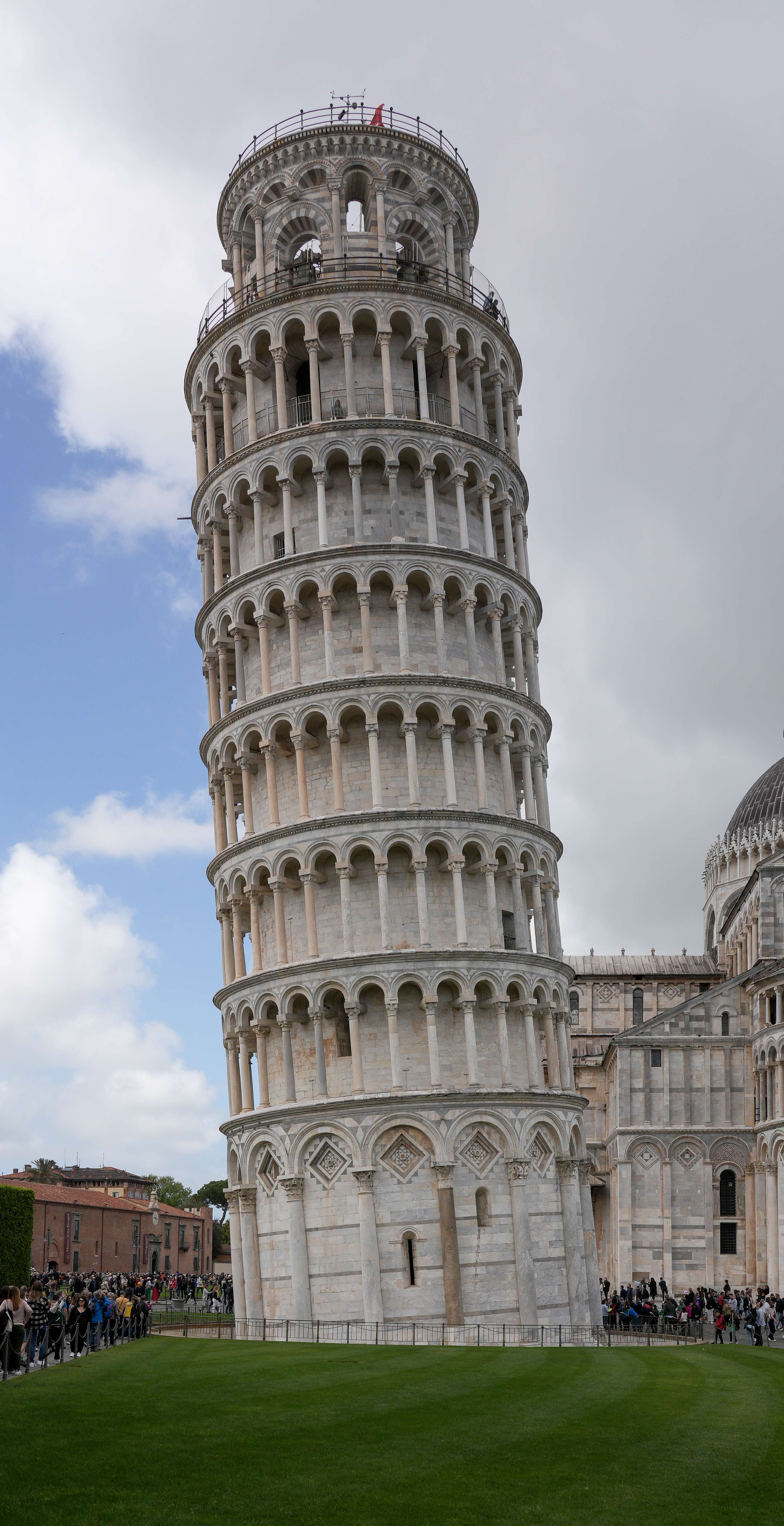 The Leaning Tower of Pisa Small Wonder Big Letdown (image credits: wikimedia)