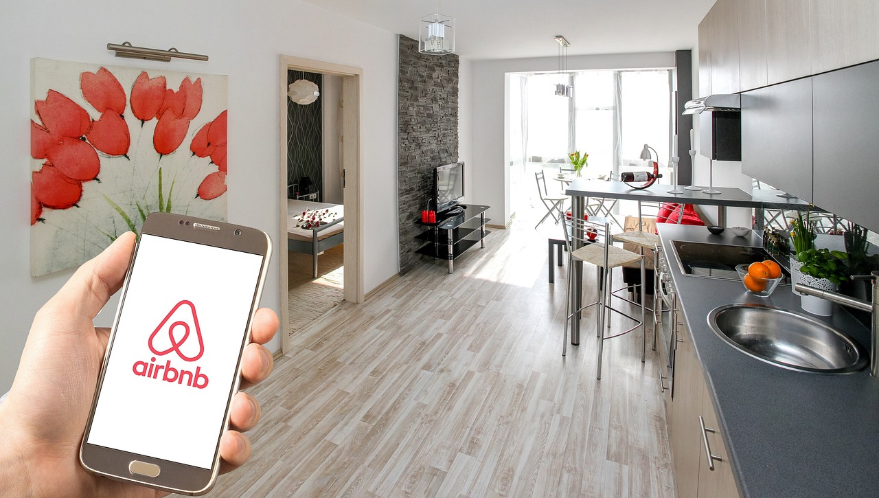 Never Post Details About Your Accommodation (image credits: pixabay)