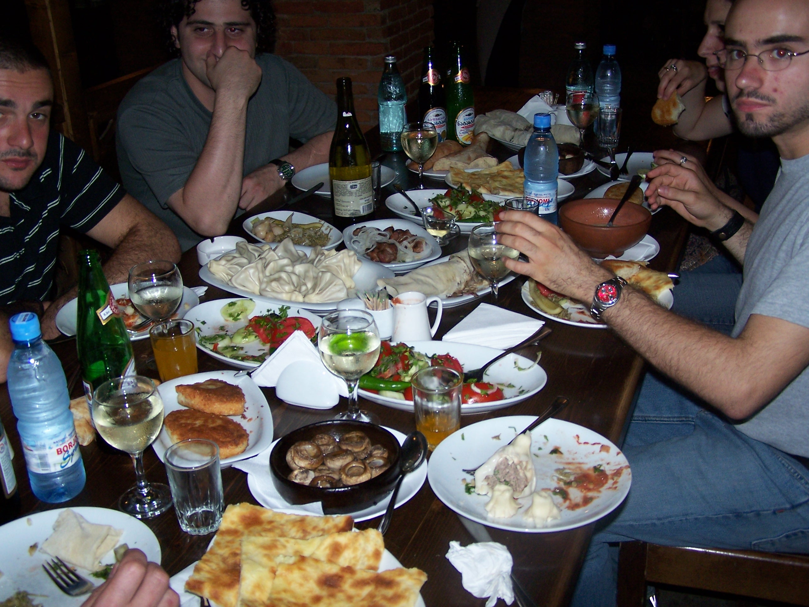 Culinary Pairings: A Feast for the Senses (image credits: wikimedia)