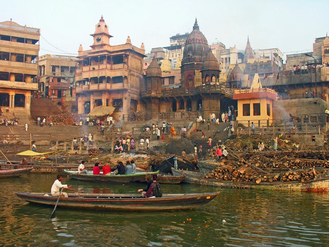 Cremations at Manikarnika Ghat: Life, Death, and Beyond (image credits: wikimedia)