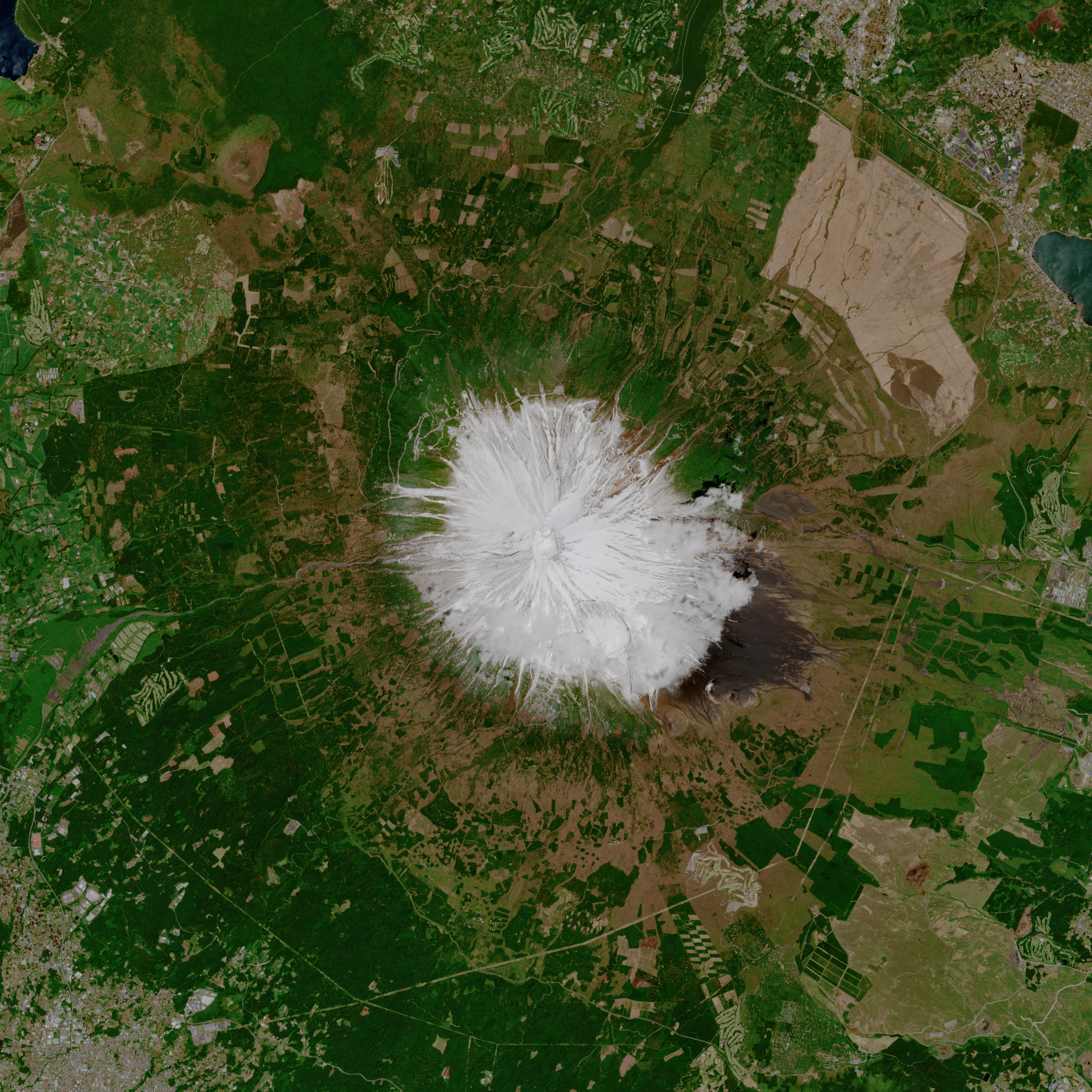 Mount Fuji Gets Strict Visitor Limits (image credits: wikimedia)