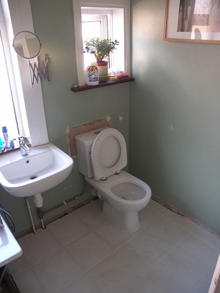 Behind the Toilet (image credits: flickr)