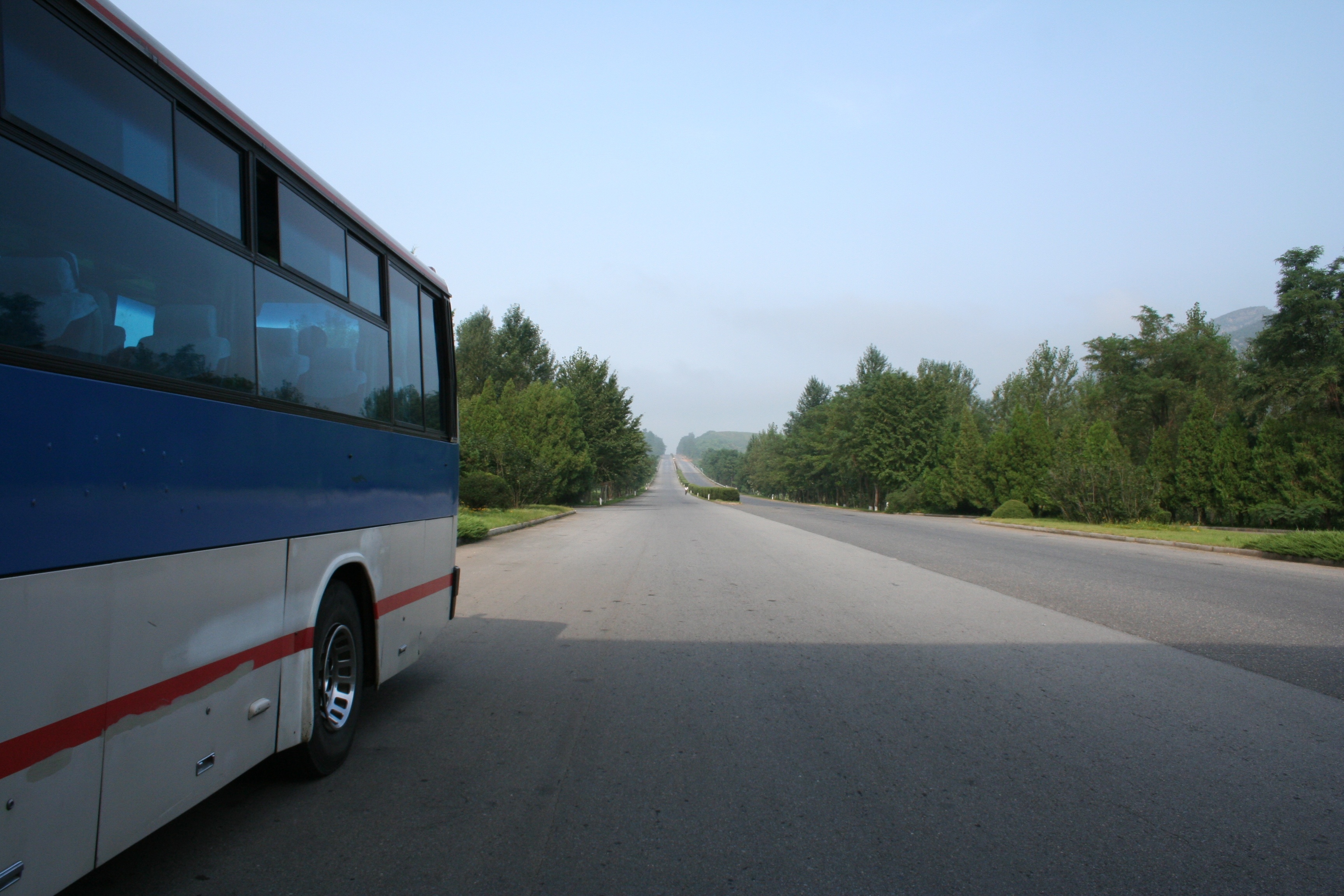 The Bleak Streets of Pyongyang: Empty Roads and Orchestrated Life (image credits: wikimedia)