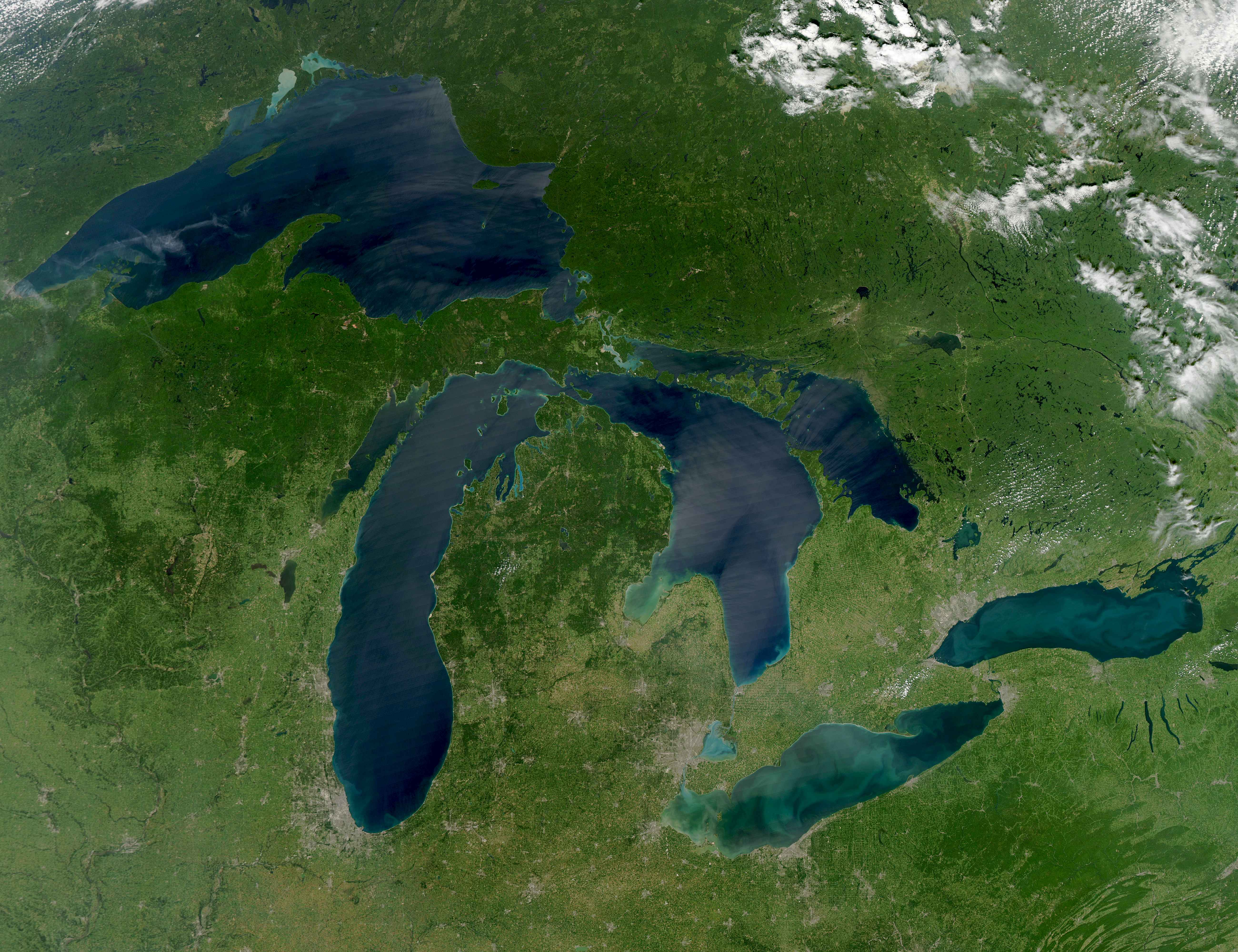 The Great Lakes, USA and Canada: An International Treasure Under Siege (image credits: wikimedia)