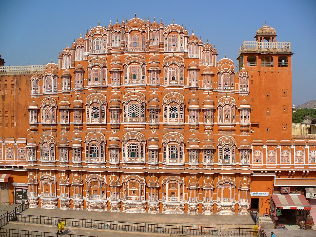 India: Chaos and Charm, with Surprising Safety (image credits: pixabay)