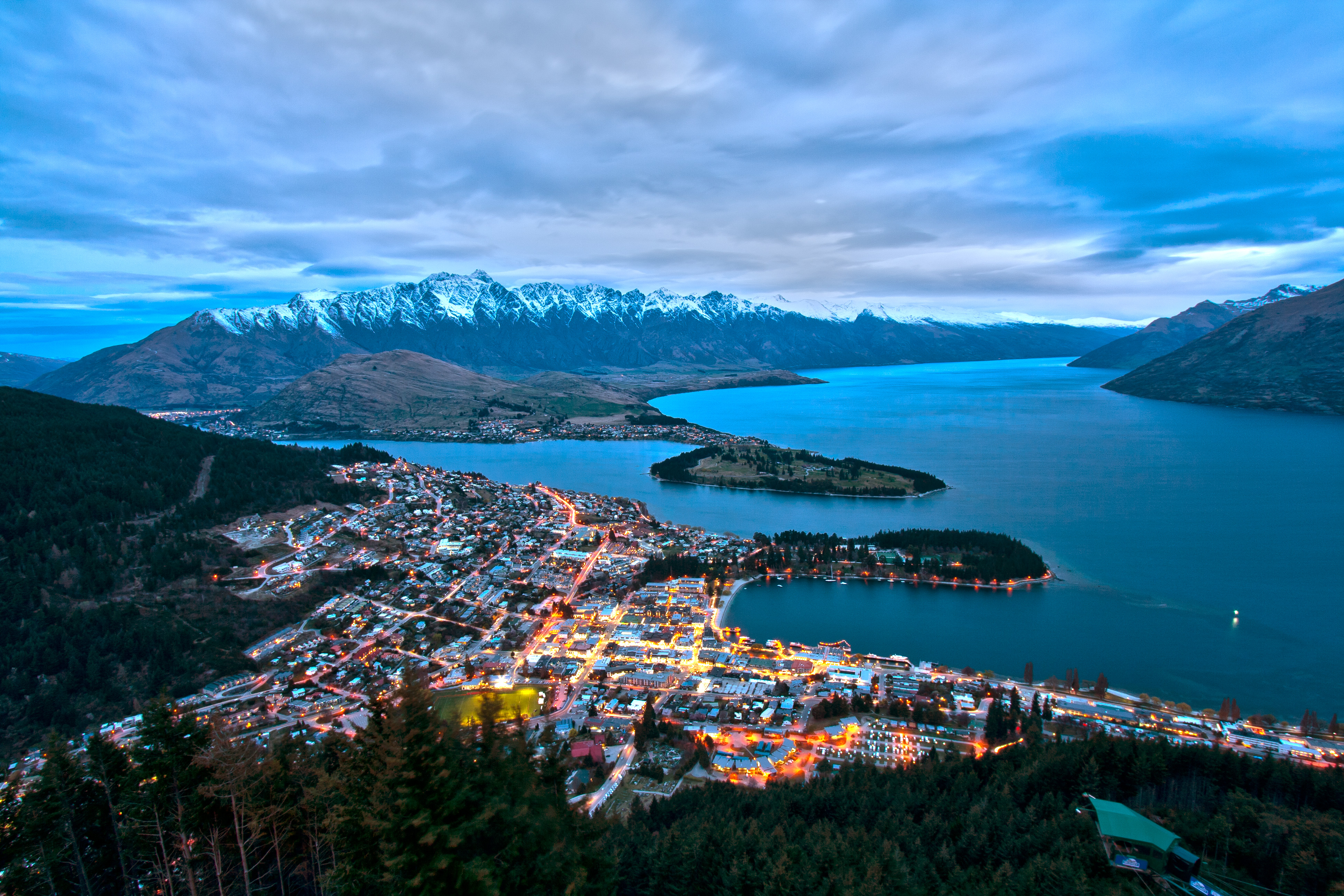 Queenstown, New Zealand (image credits: wikimedia)