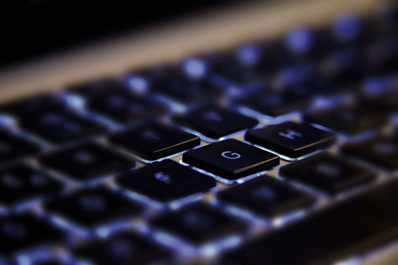 6. Utilizing Technology for Travel Efficiency (image credits: pixabay)
