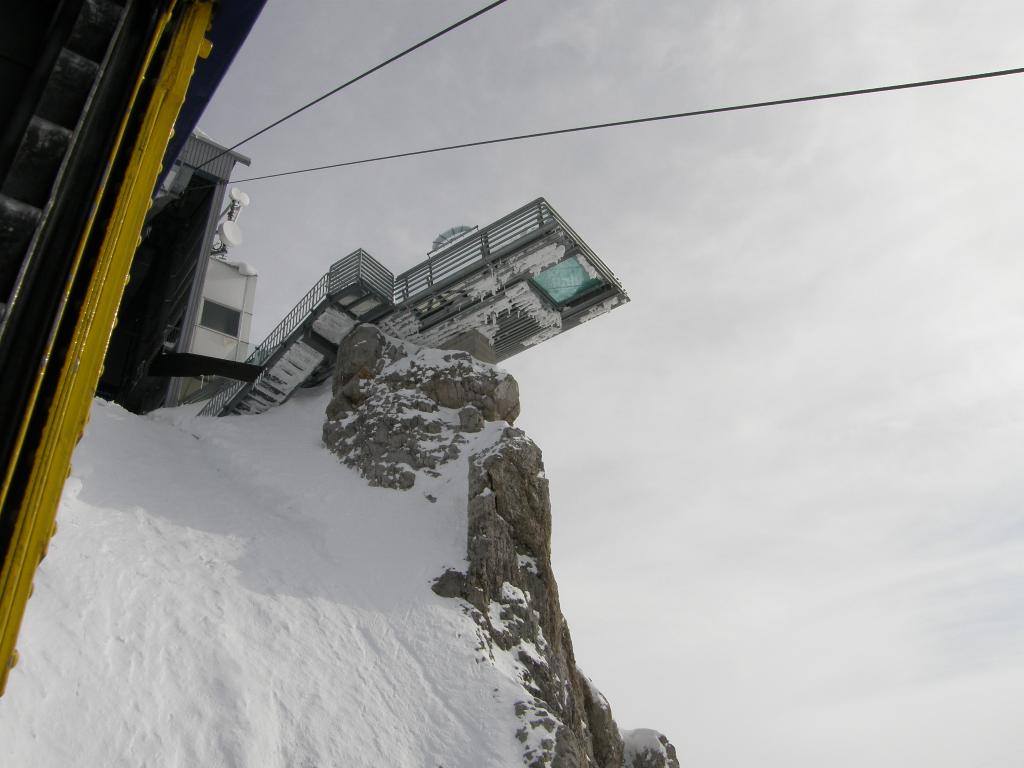 Dachstein Skywalk, Austria (image credits: wikimedia)