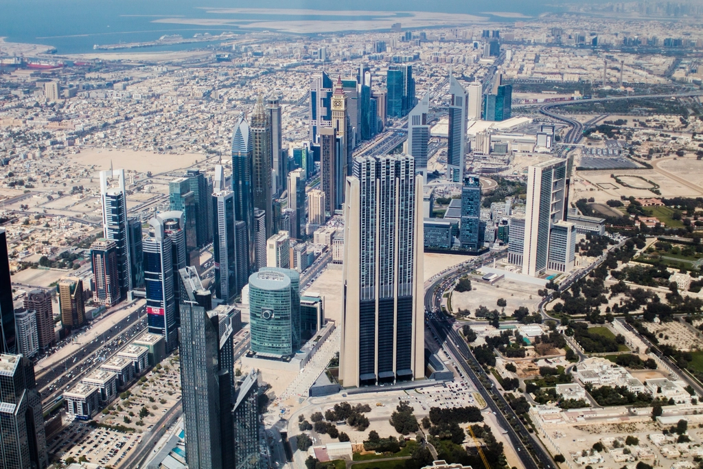 United Arab Emirates: Desert Luxury in the Sun (image credits: rawpixel)