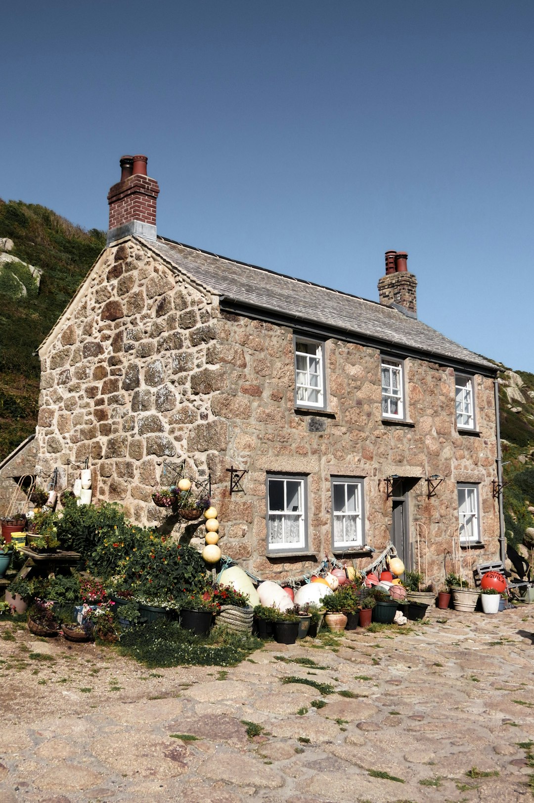 Cottages That Look Like Something From a Storybook (image credits: unsplash)