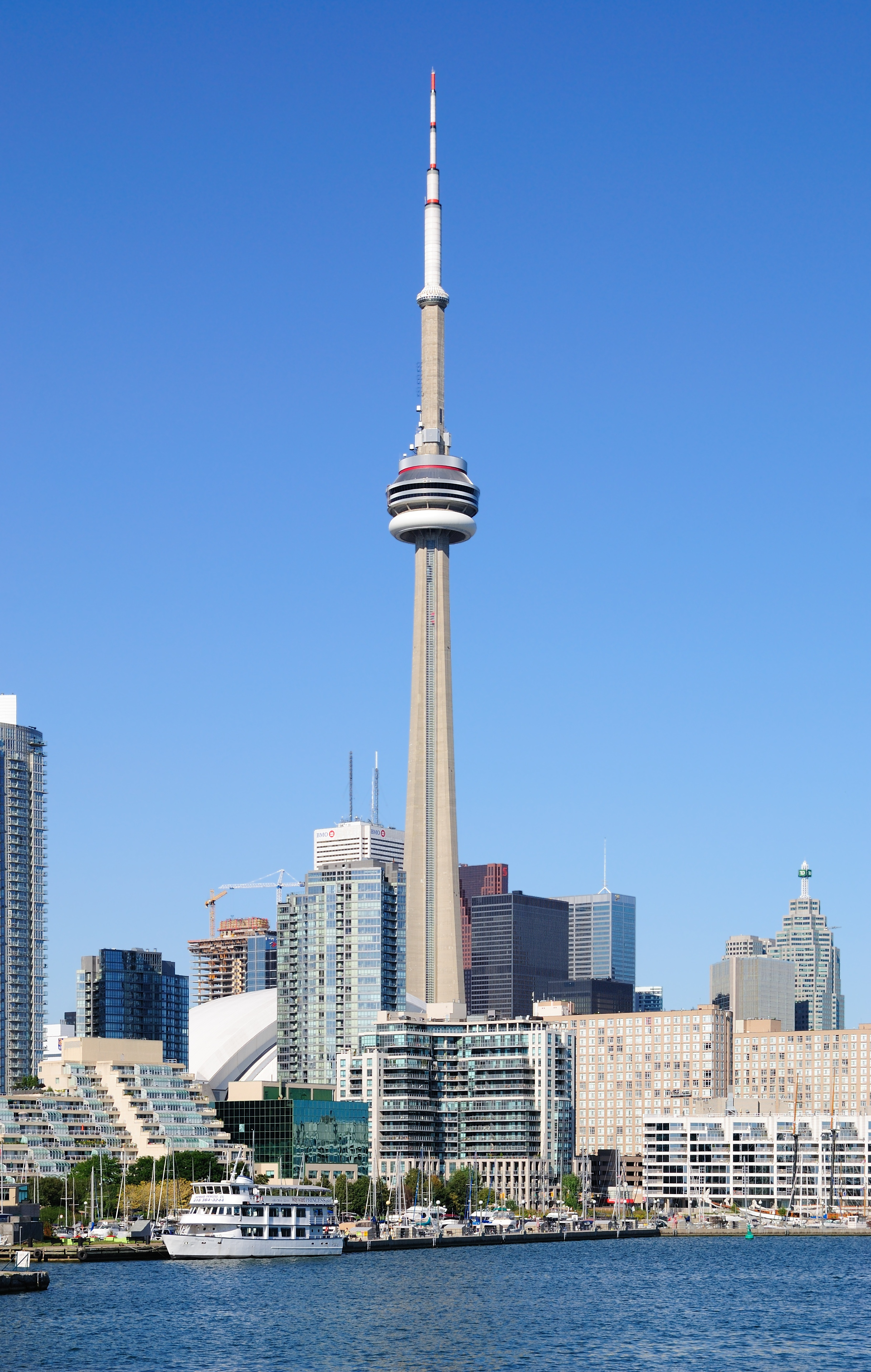 Edge Walk at CN Tower, Canada (image credits: wikimedia)