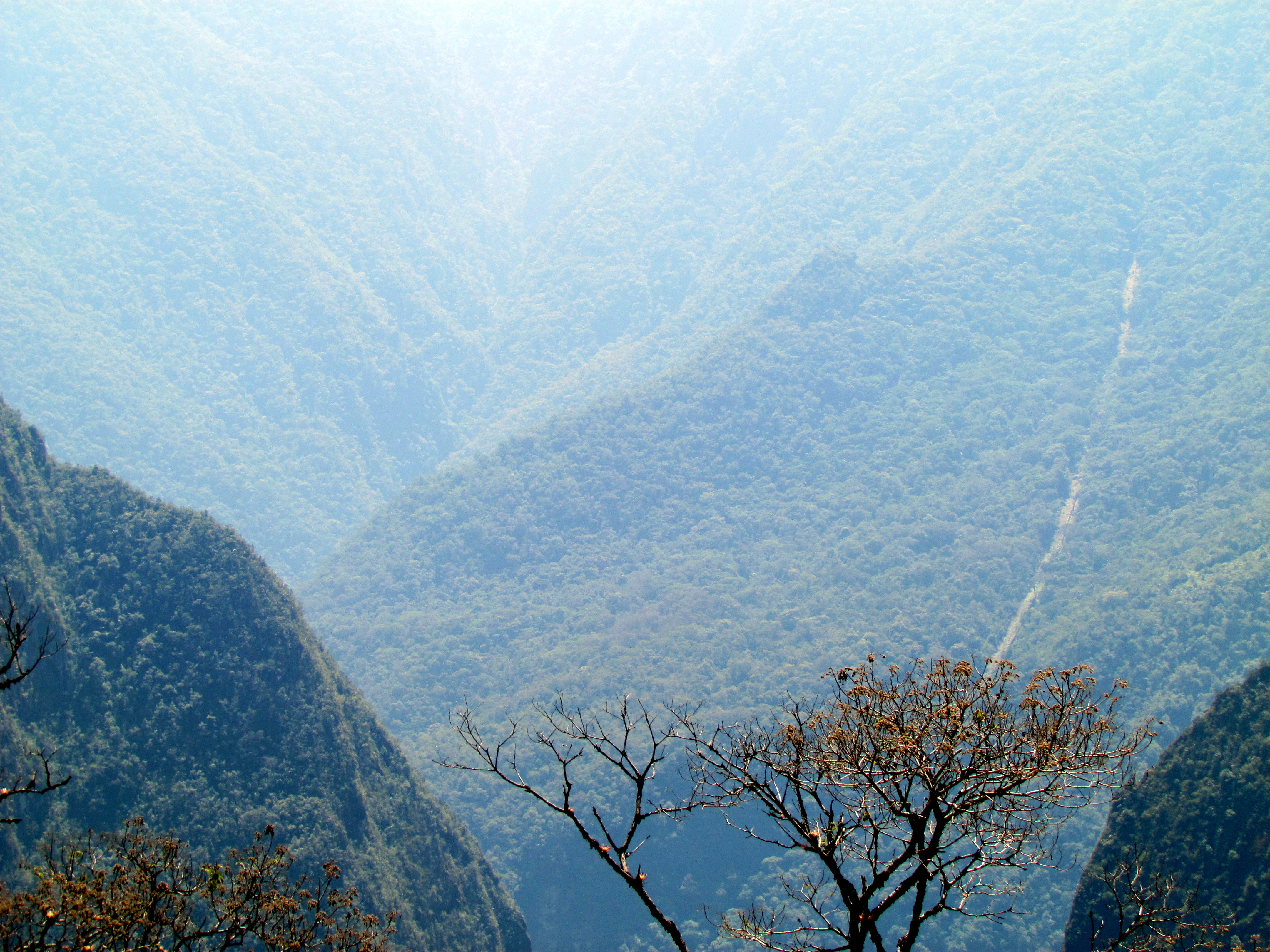 The Inca Trail: A Path to Machu Picchu (image credits: wikimedia)