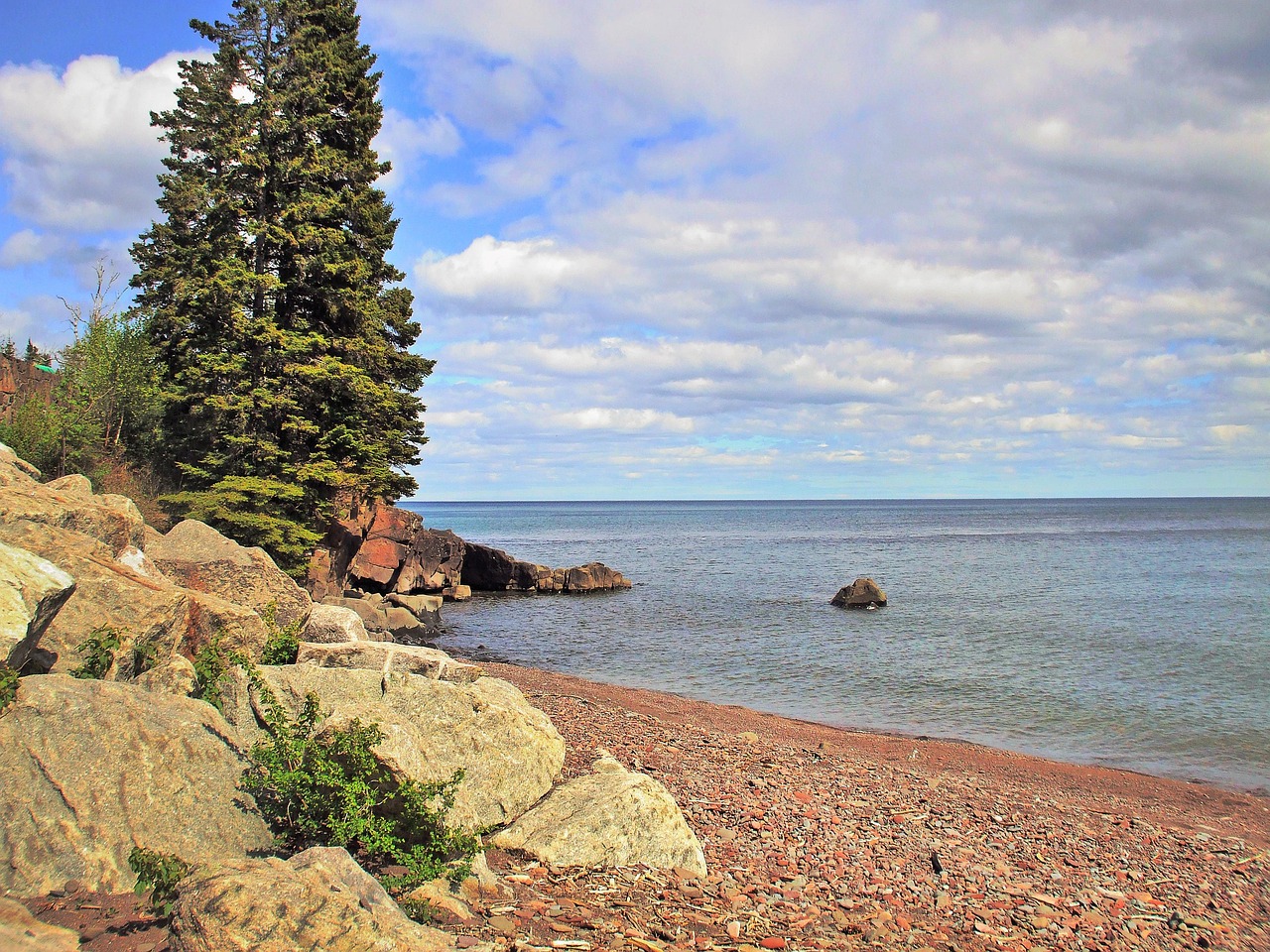 2. Lake Superior (image credits: pixabay)