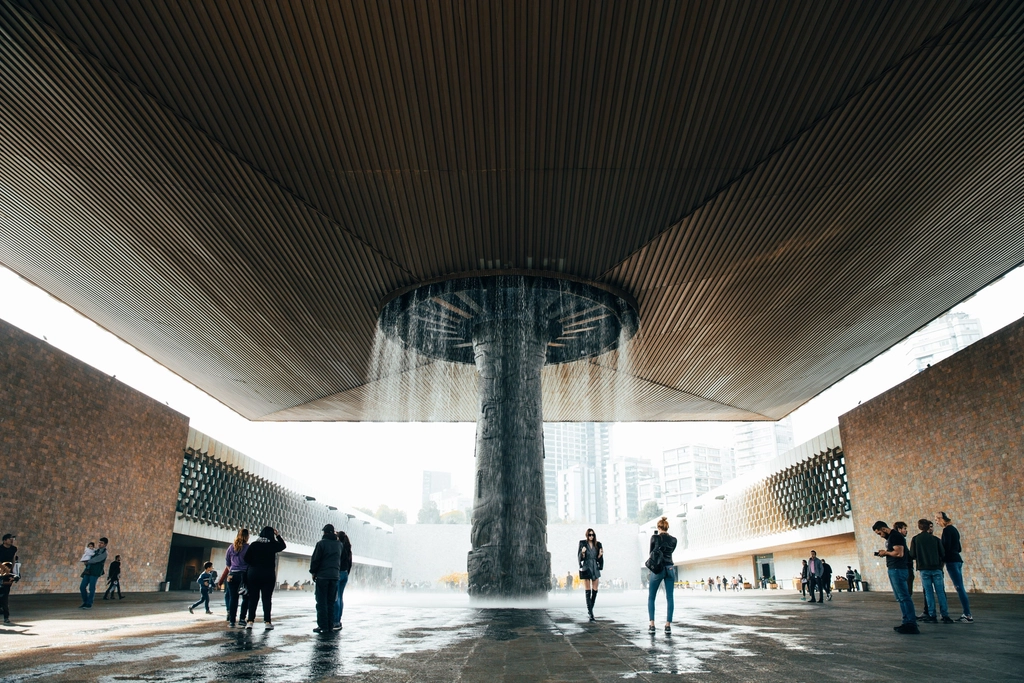 Safety Tips for Travelers (image credits: rawpixel)