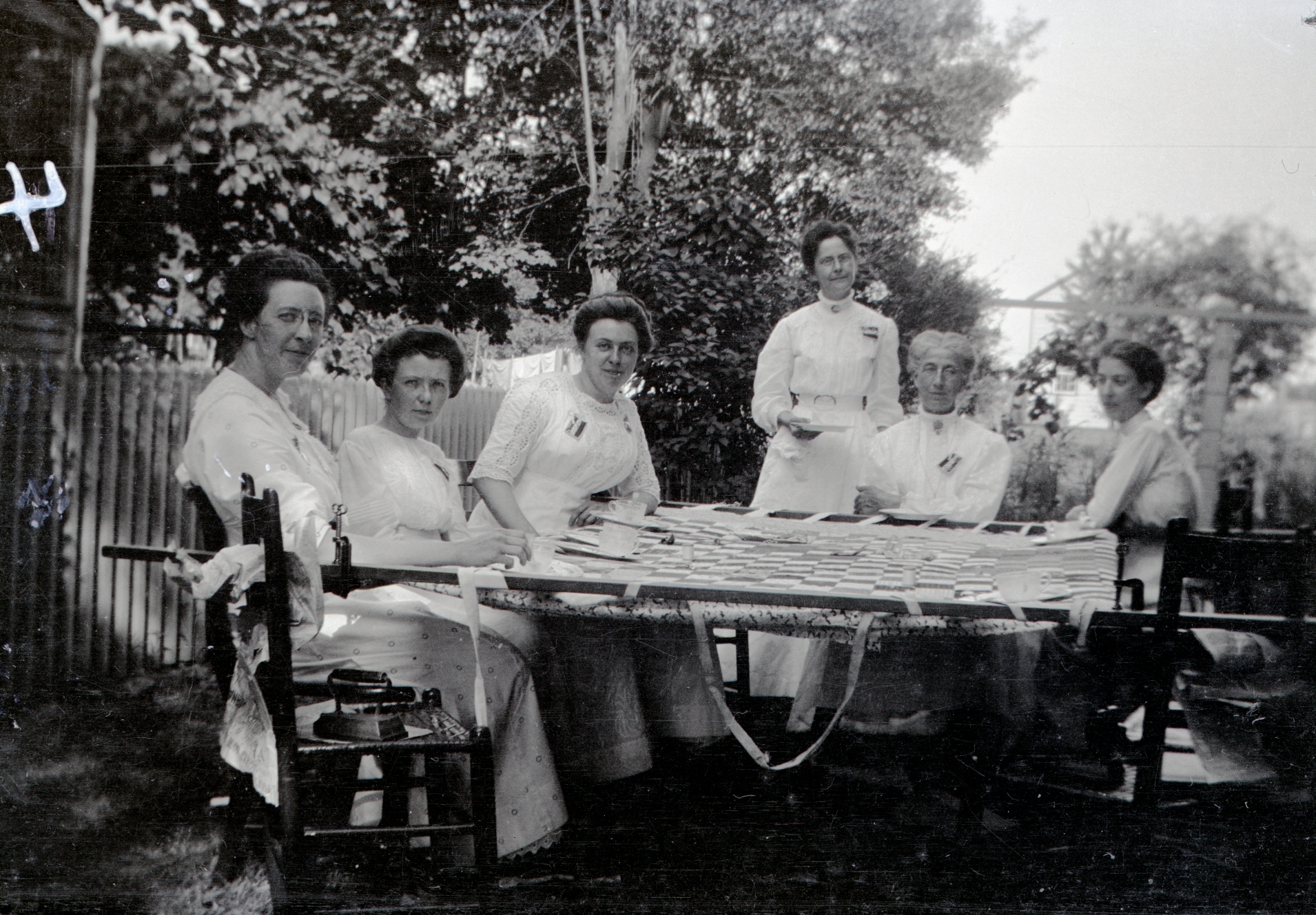 21. Quilting Bees - Women's Networks and Knowledge Transfer (image credits: wikimedia)