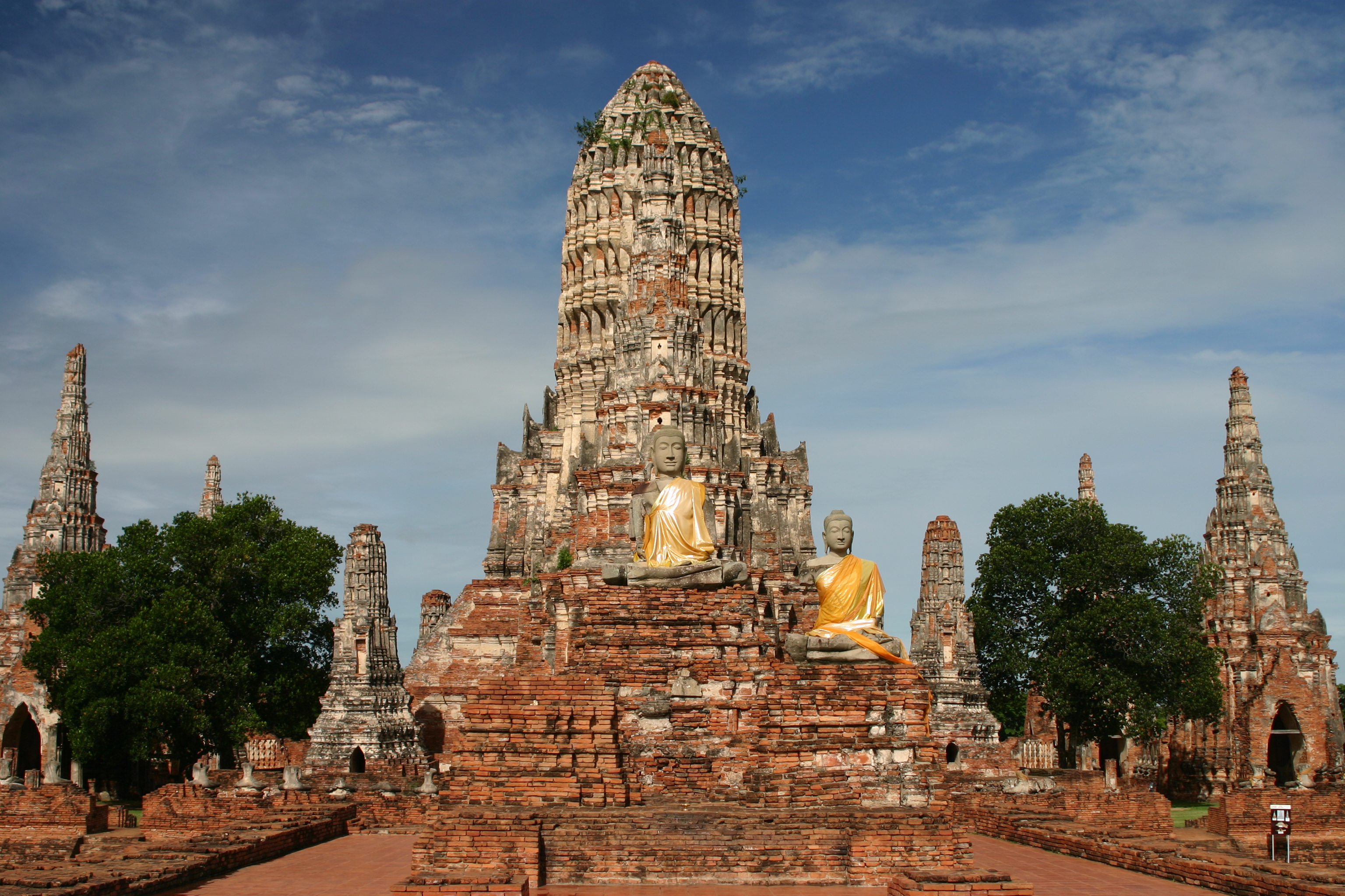 Thailand Temples and Tropical Cafés (image credits: wikimedia)