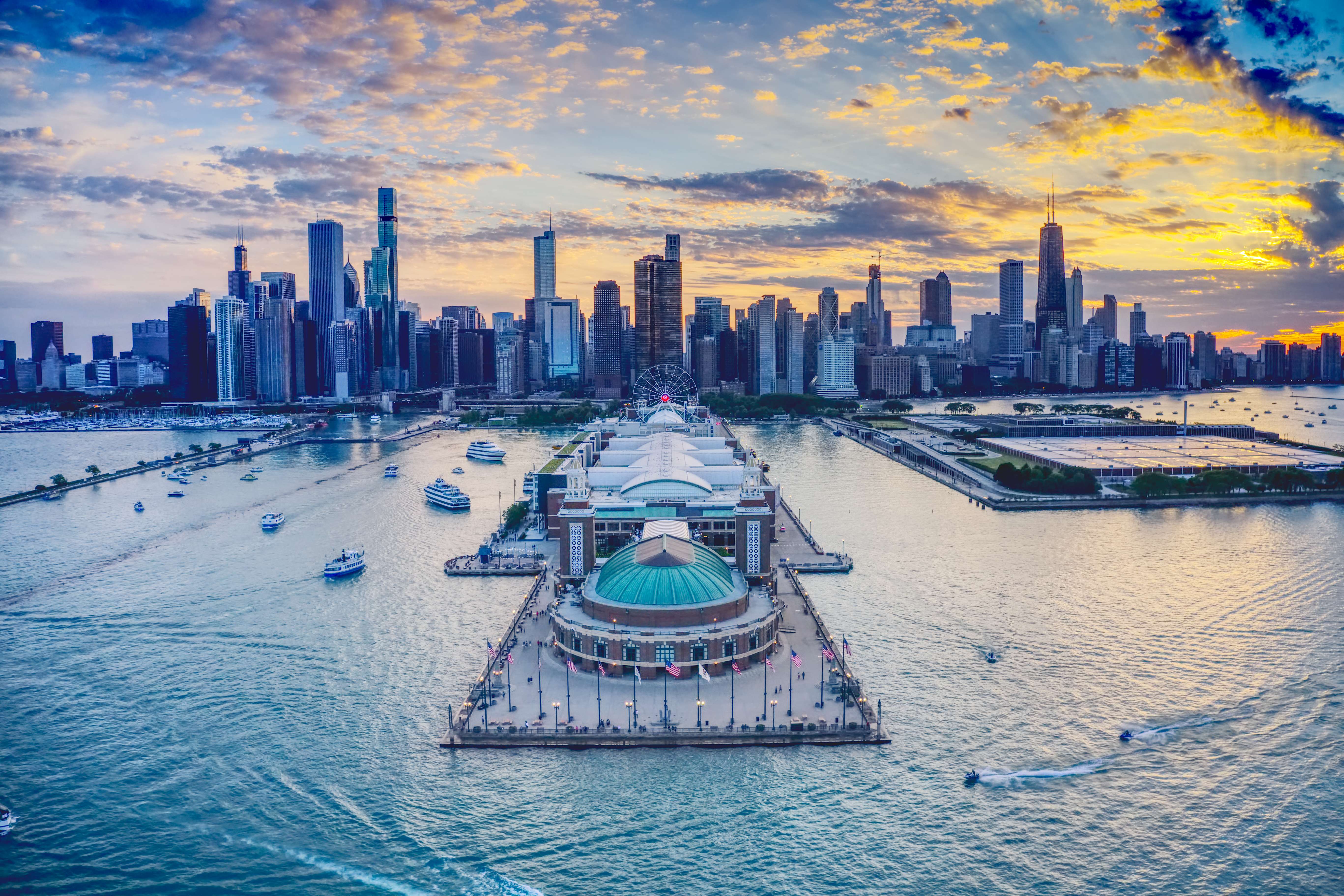 Navy Pier, Chicago, Illinois (image credits: wikimedia)
