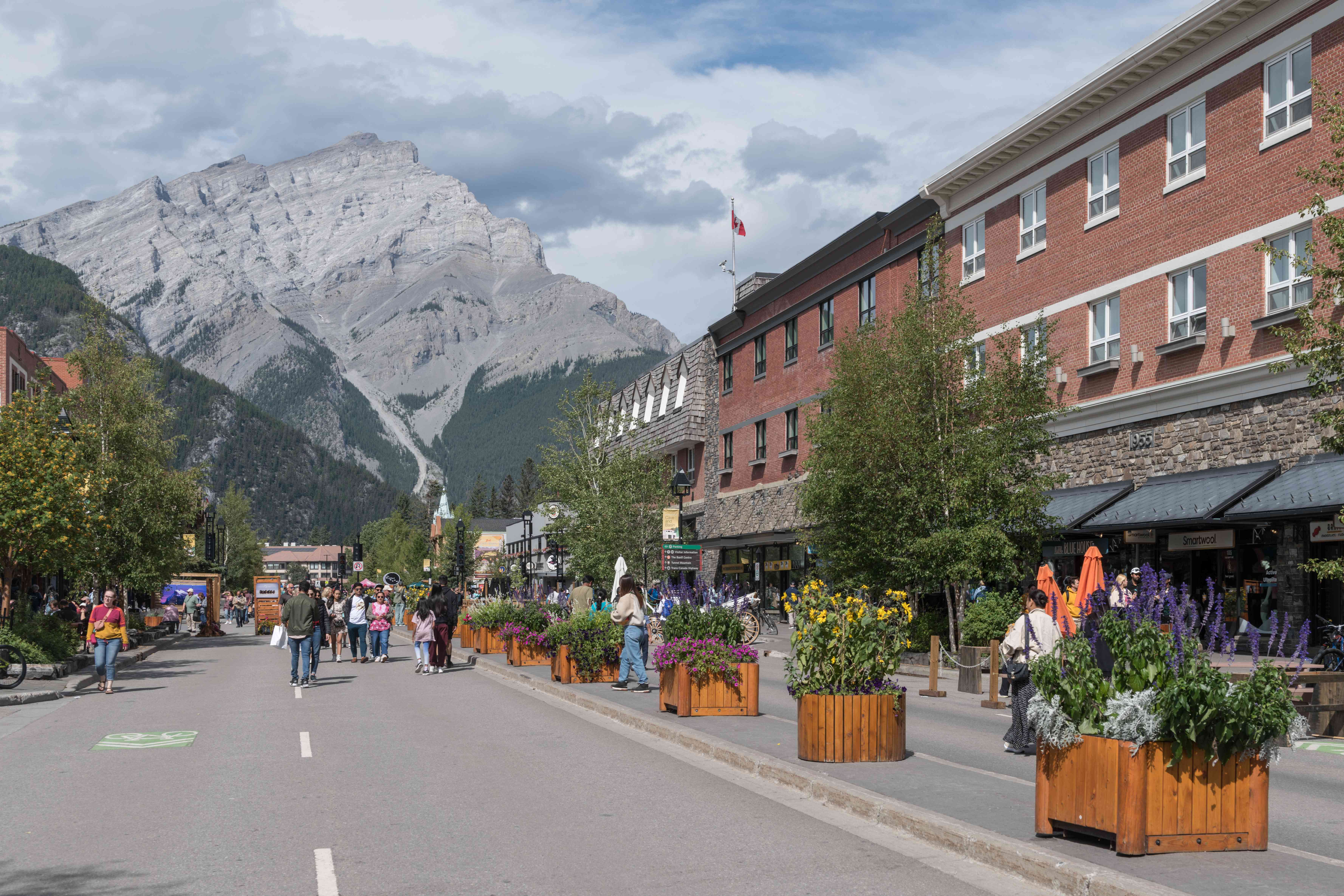 Banff Nature Overwhelmed (image credits: wikimedia)