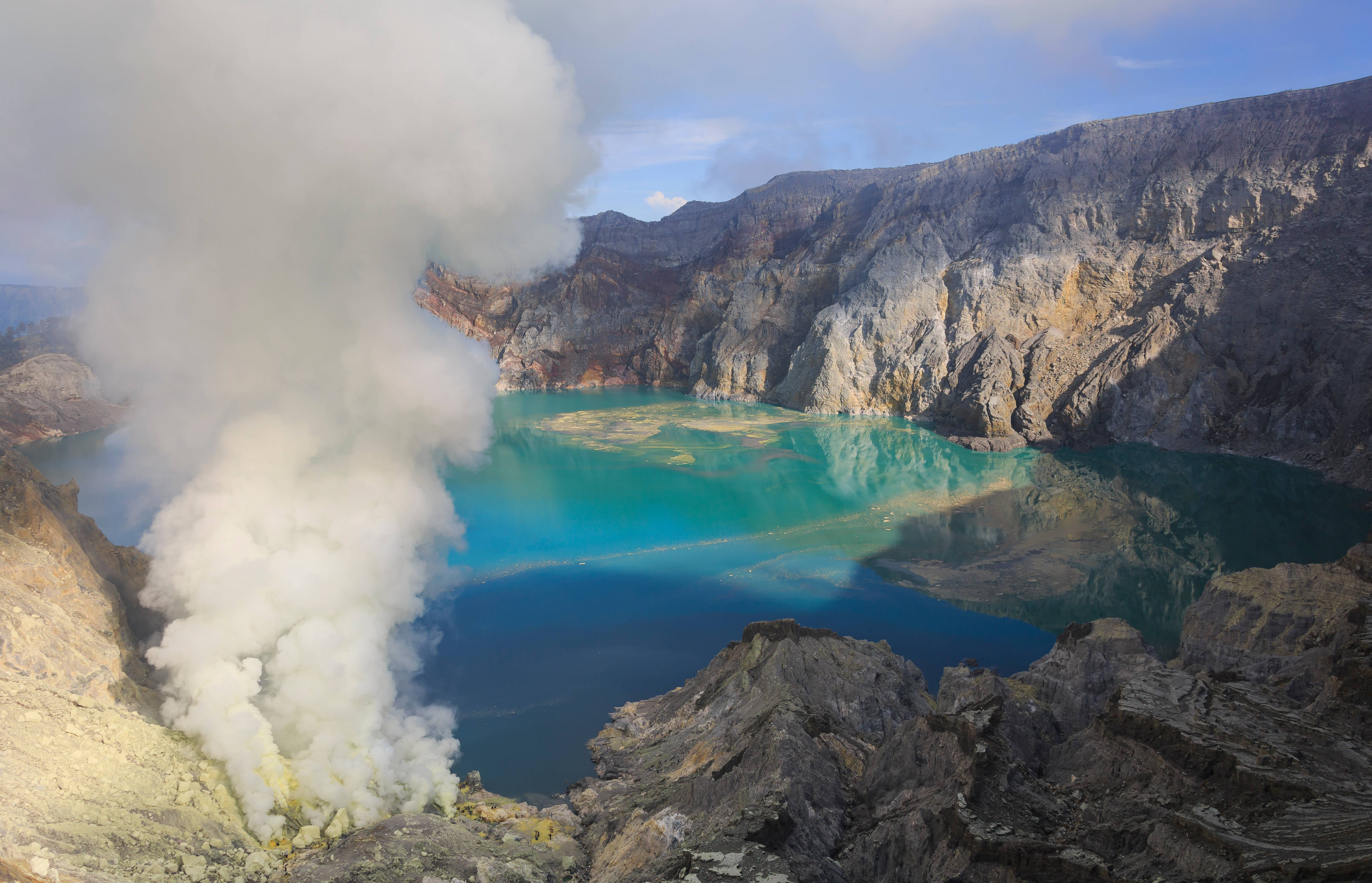 Kawah Ijen Volcano, Indonesia (image credits: wikimedia)