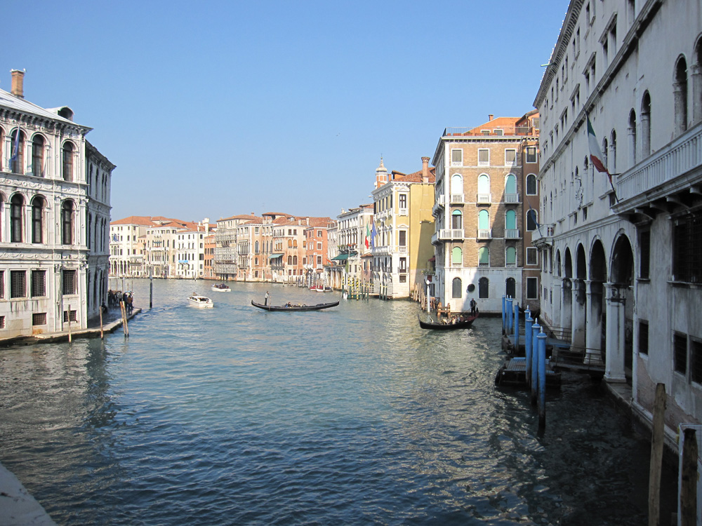 Venice Sinking Under the Weight (image credits: wikimedia)