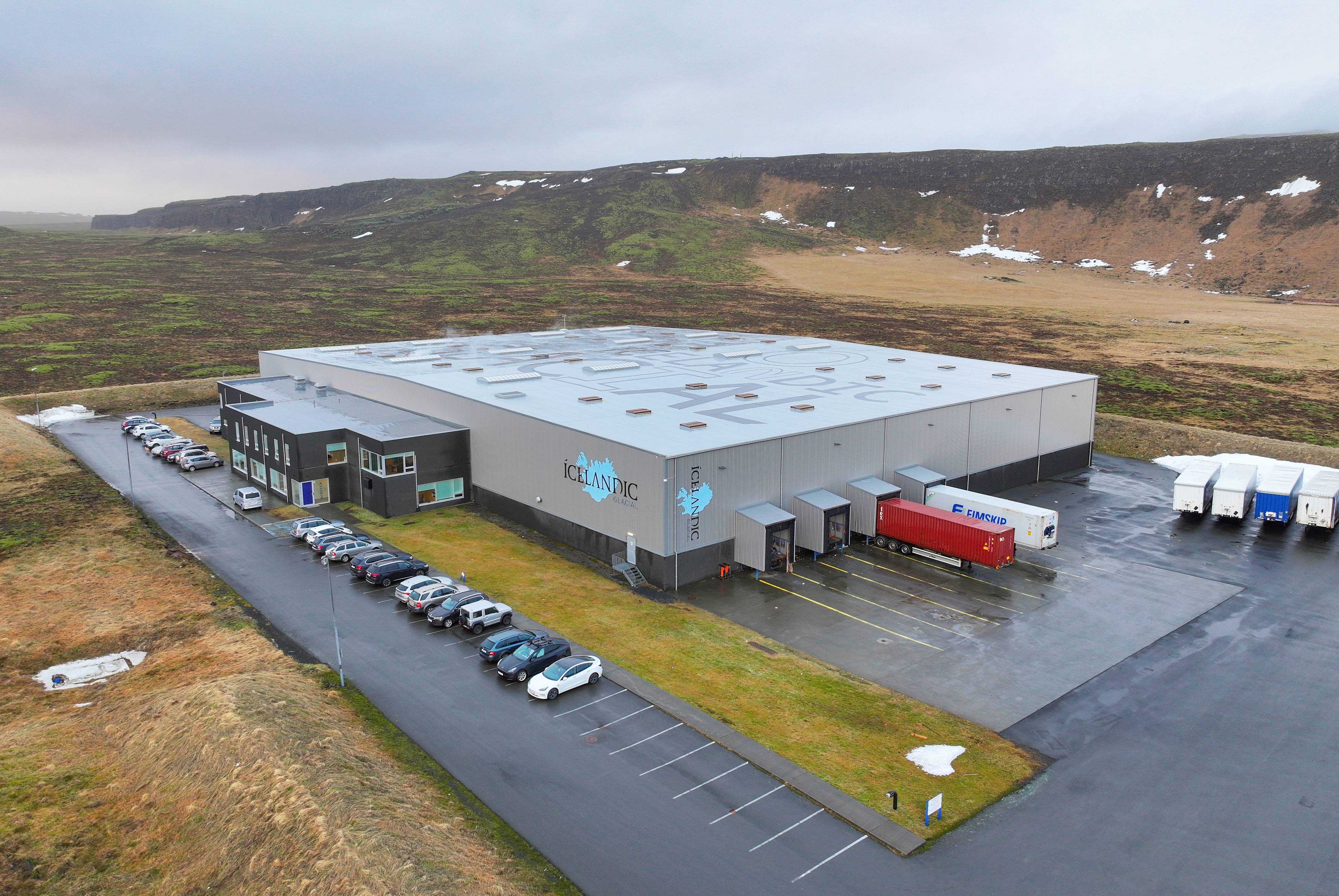 Iceland: Geothermal Purity and Glacial Springs (image credits: wikimedia)