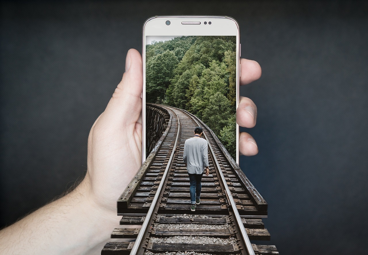 The Role of Technology in Travel Choices (image credits: pixabay)
