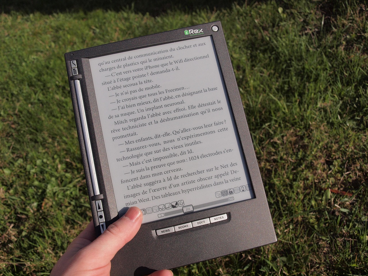 E-Readers (image credits: pixabay)