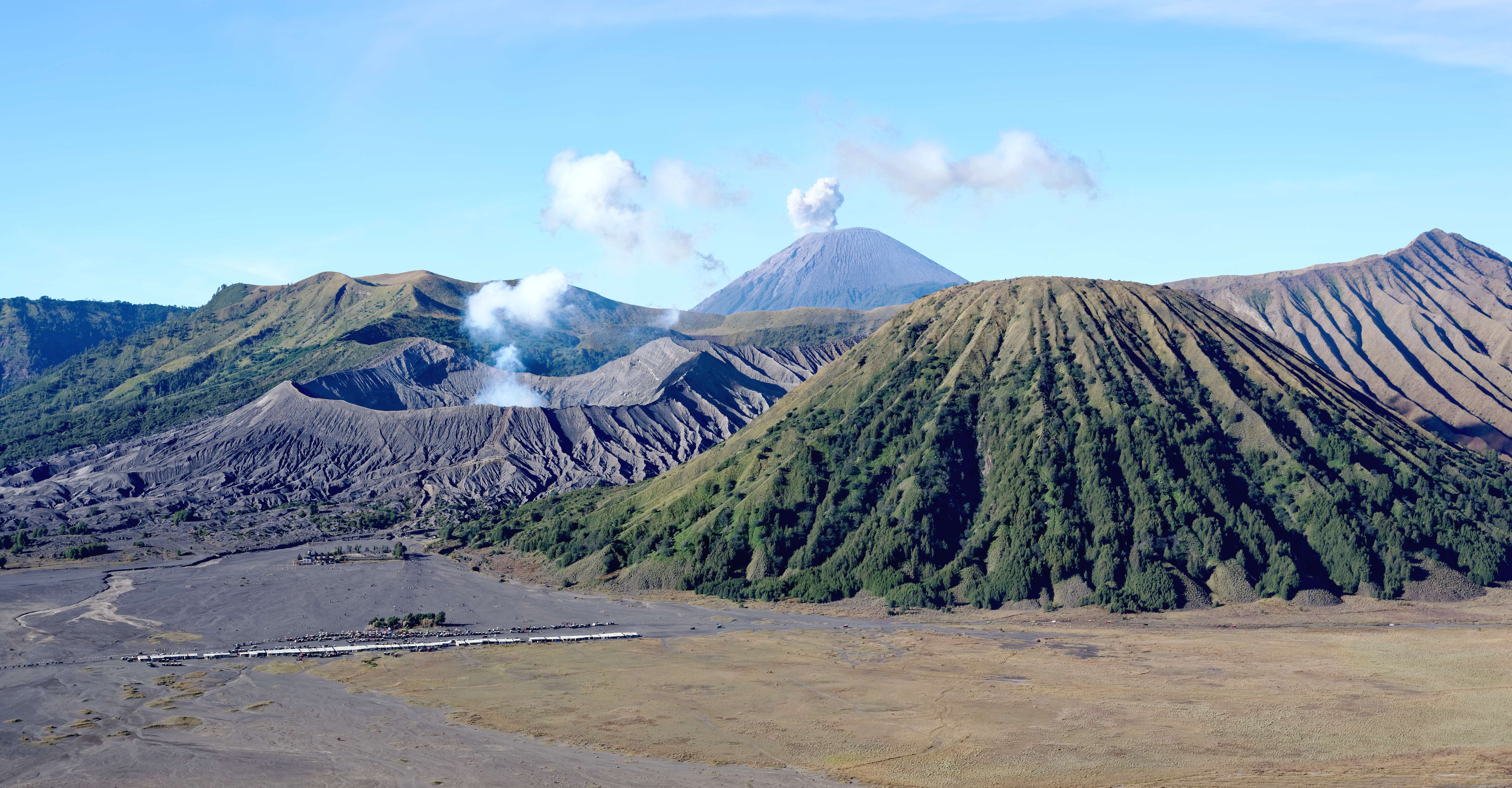 Indonesia: A Volcanic Archipelago at High Risk (image credits: wikimedia)