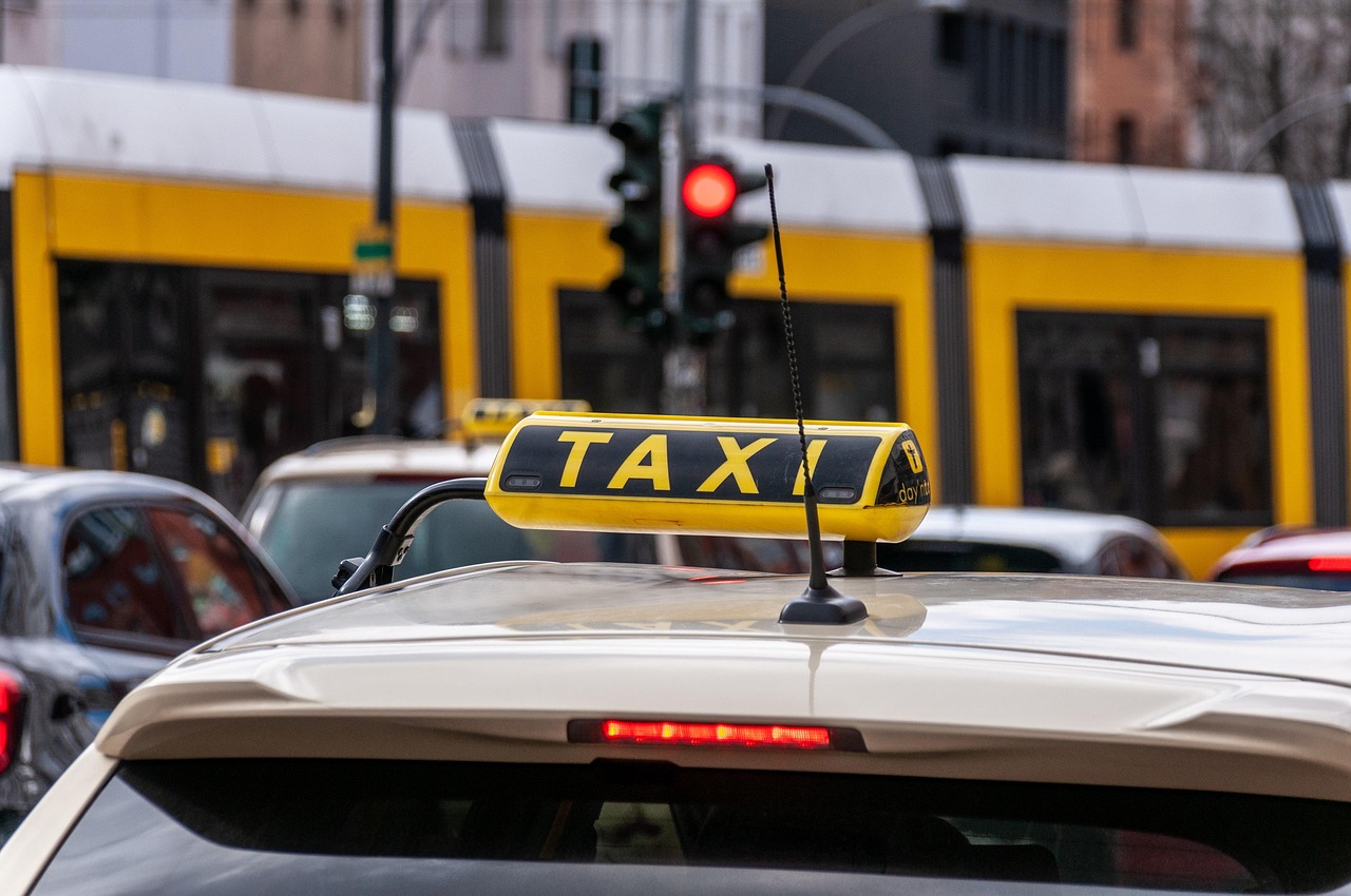 Using Unlicensed Taxis or Transport (image credits: pixabay)