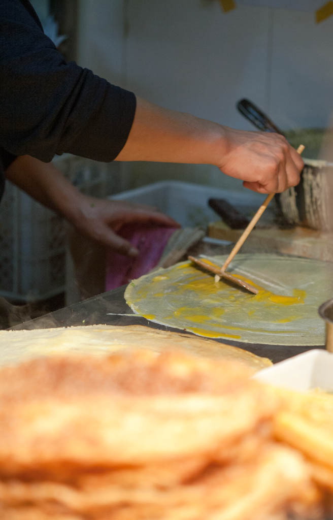 Iconic Street Food Dishes That Keep People Coming Back (image credits: wikimedia)