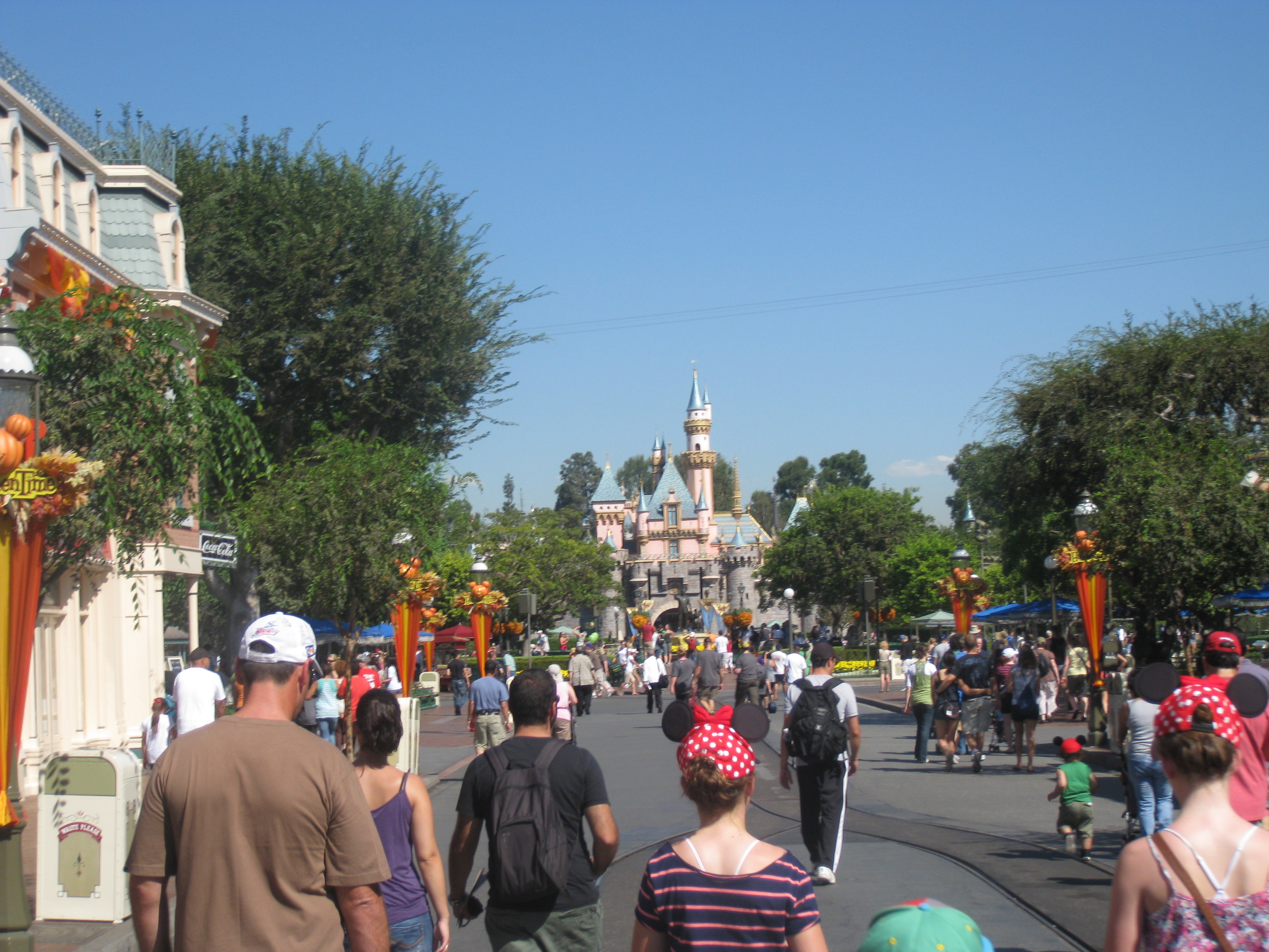 Disneyland, California (image credits: wikimedia)