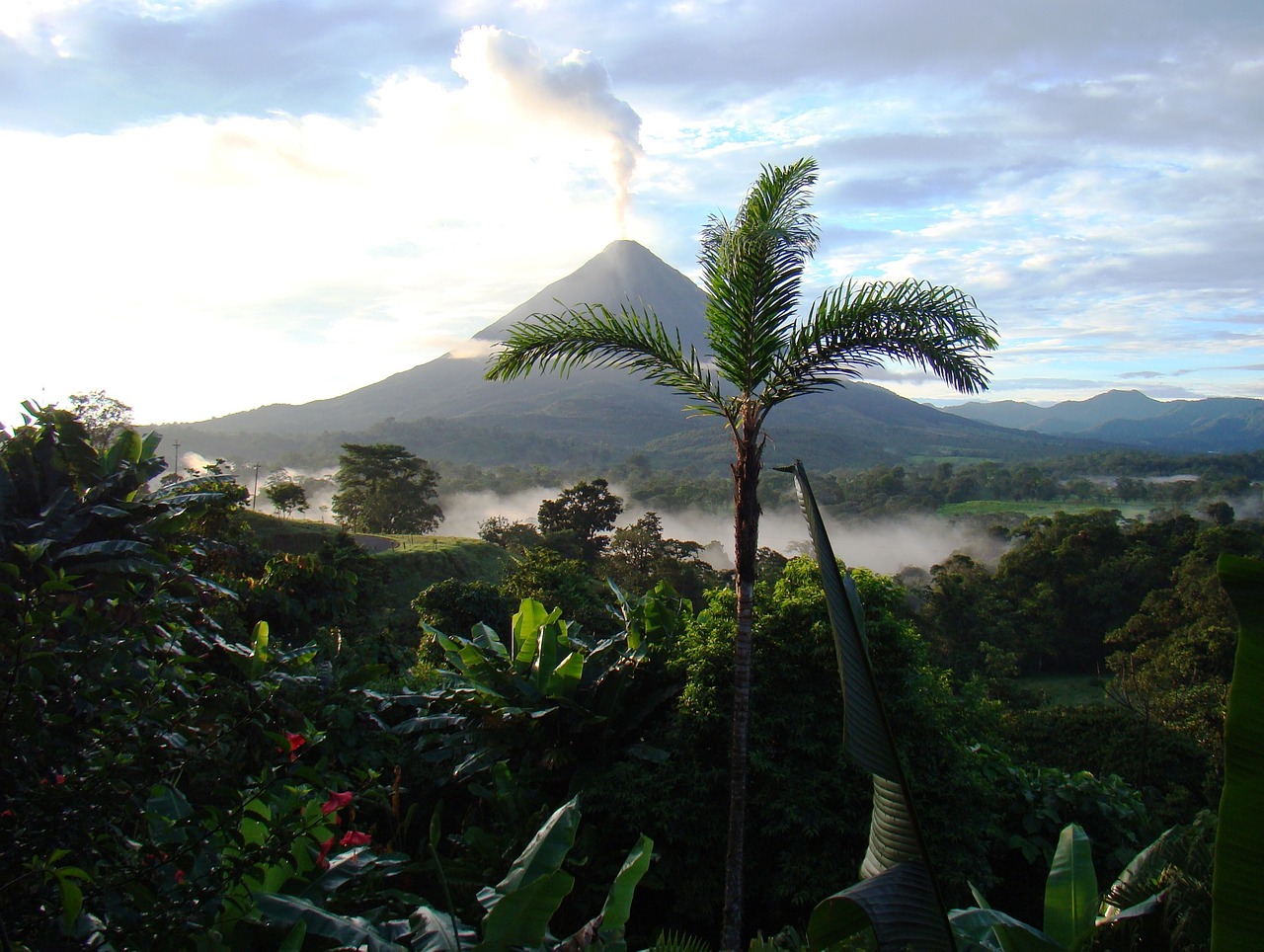 Case Studies of Successful Volcano Tourism (image credits: pixabay)