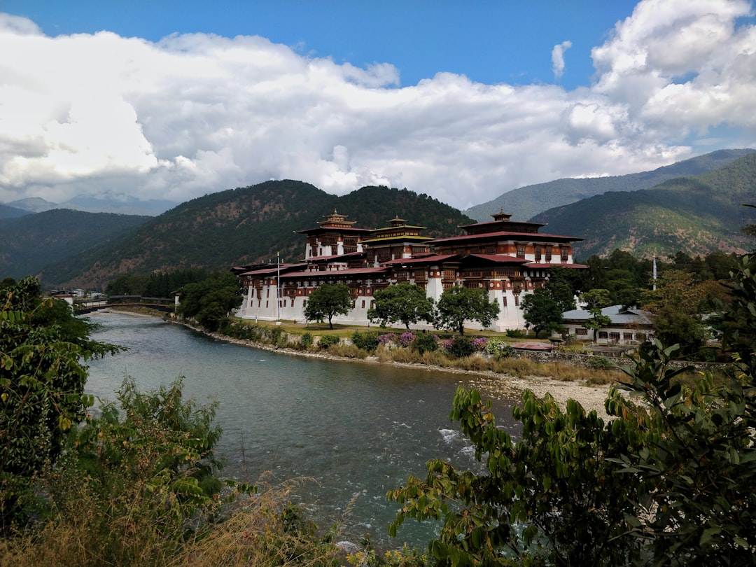 Bhutan's Happiness Philosophy Transforms Perspectives (image credits: unsplash)