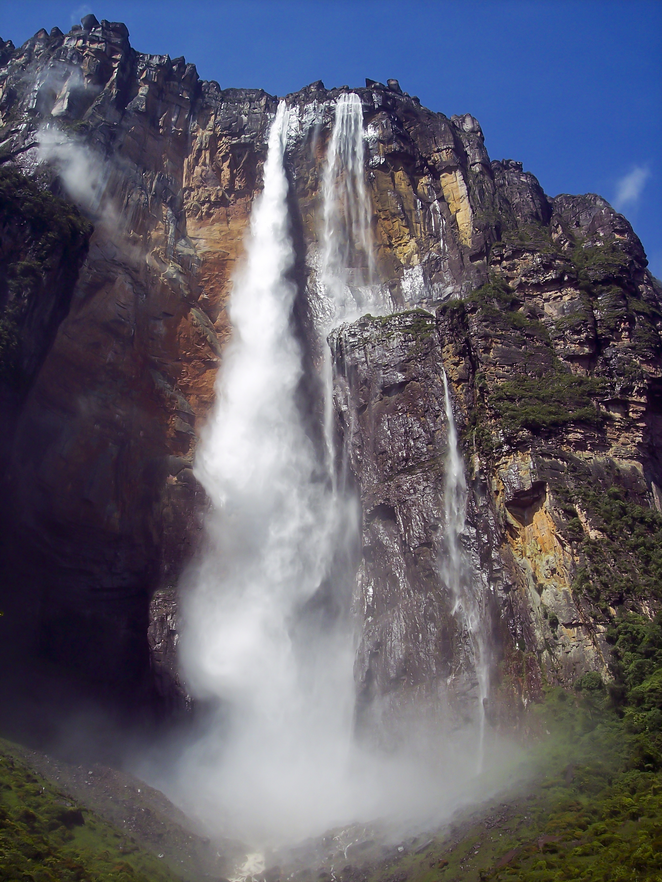 Venezuela Unpredictable Beauty on the Brink (image credits: wikimedia)