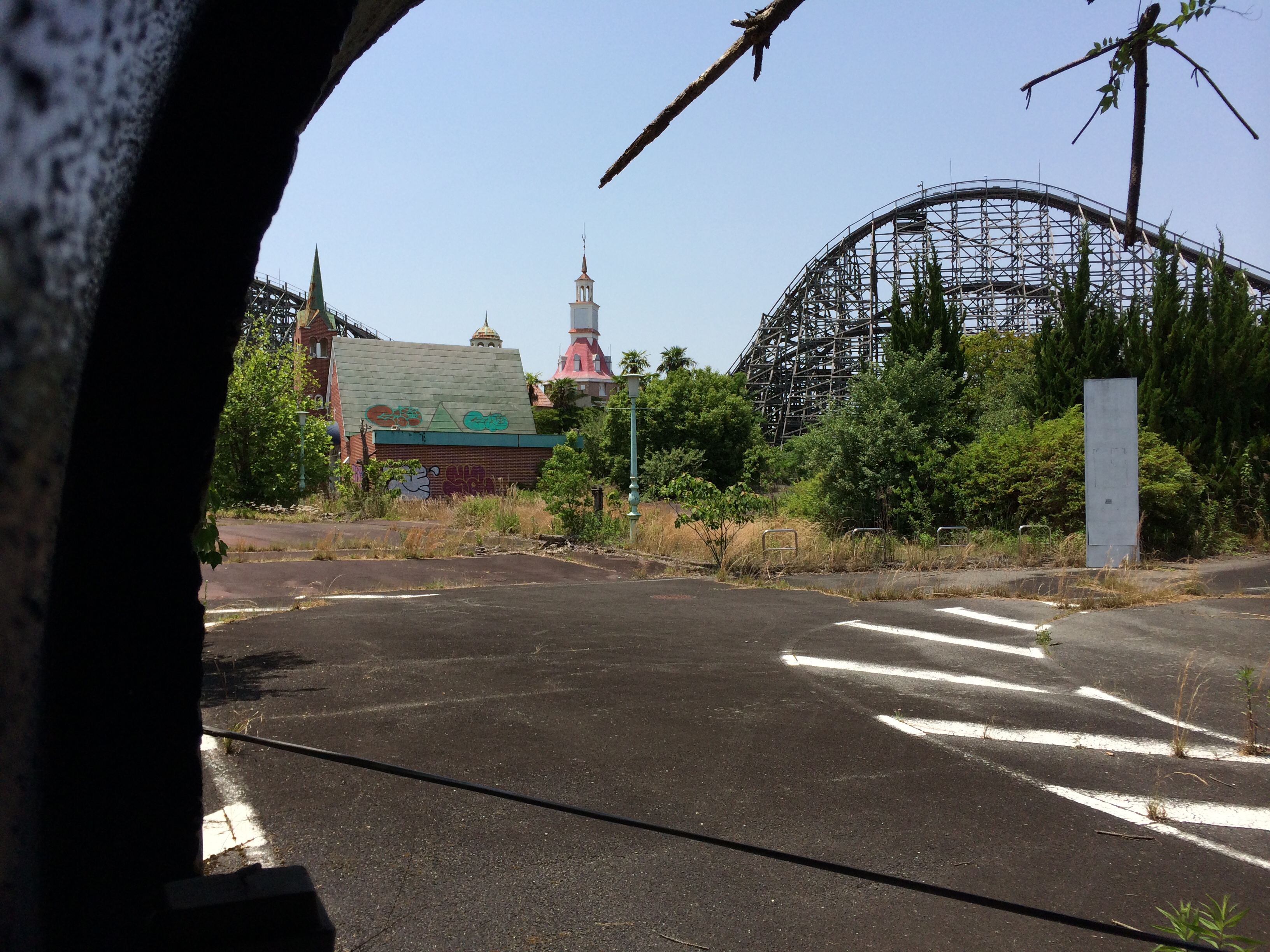 Nara Dreamland, Japan: The Abandoned Fairytale (image credits: wikimedia)